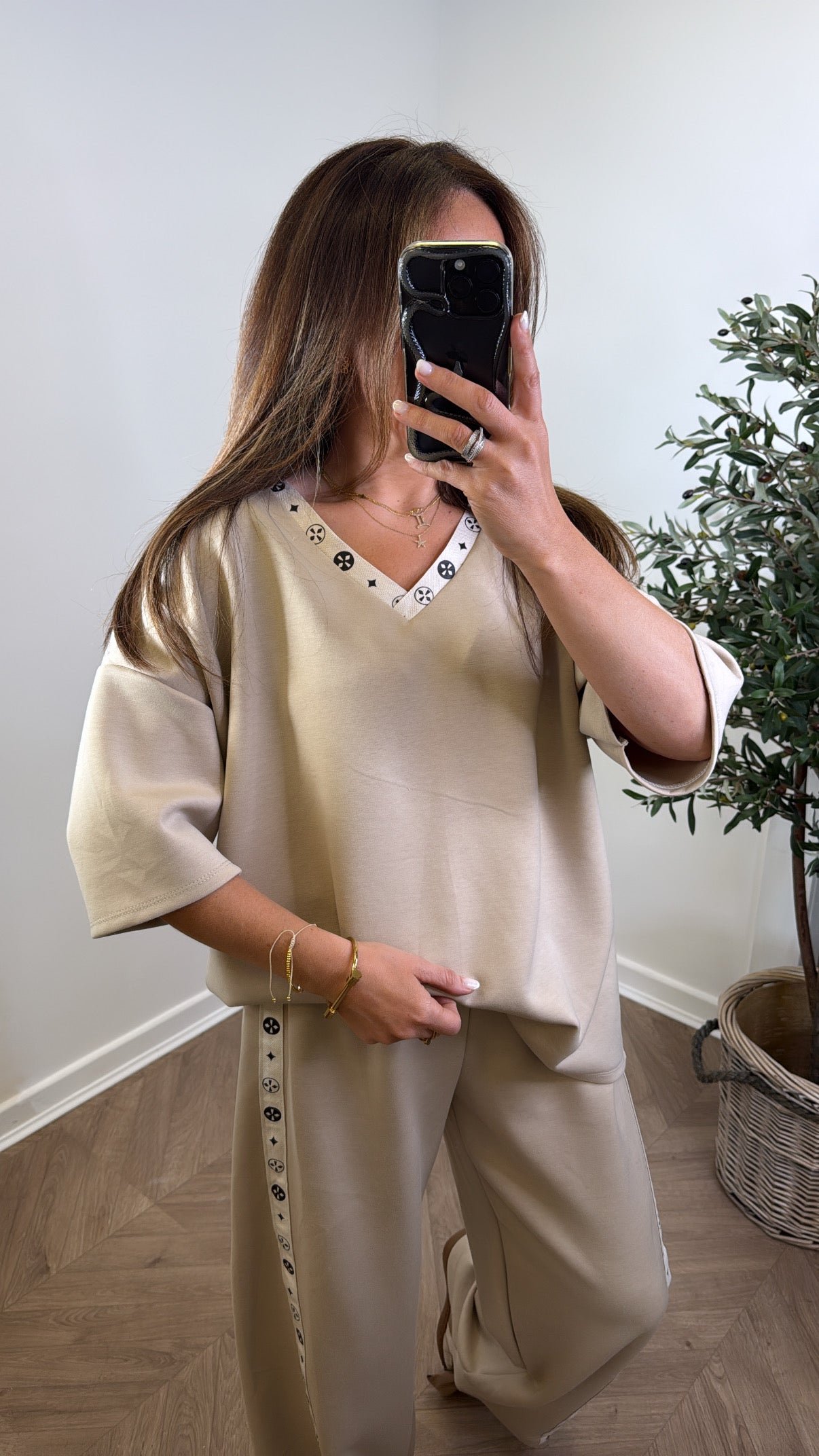 NEVAEH beige v-neck lounge suit