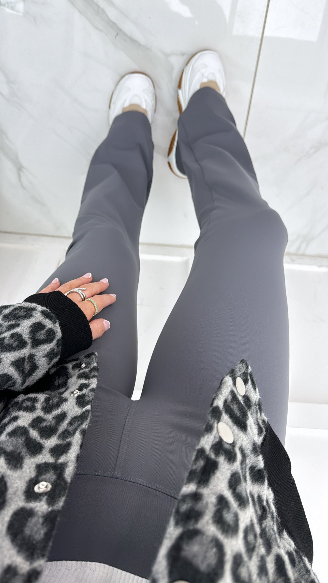 MILLIE charcoal flared gym leggings – The Dressing Room