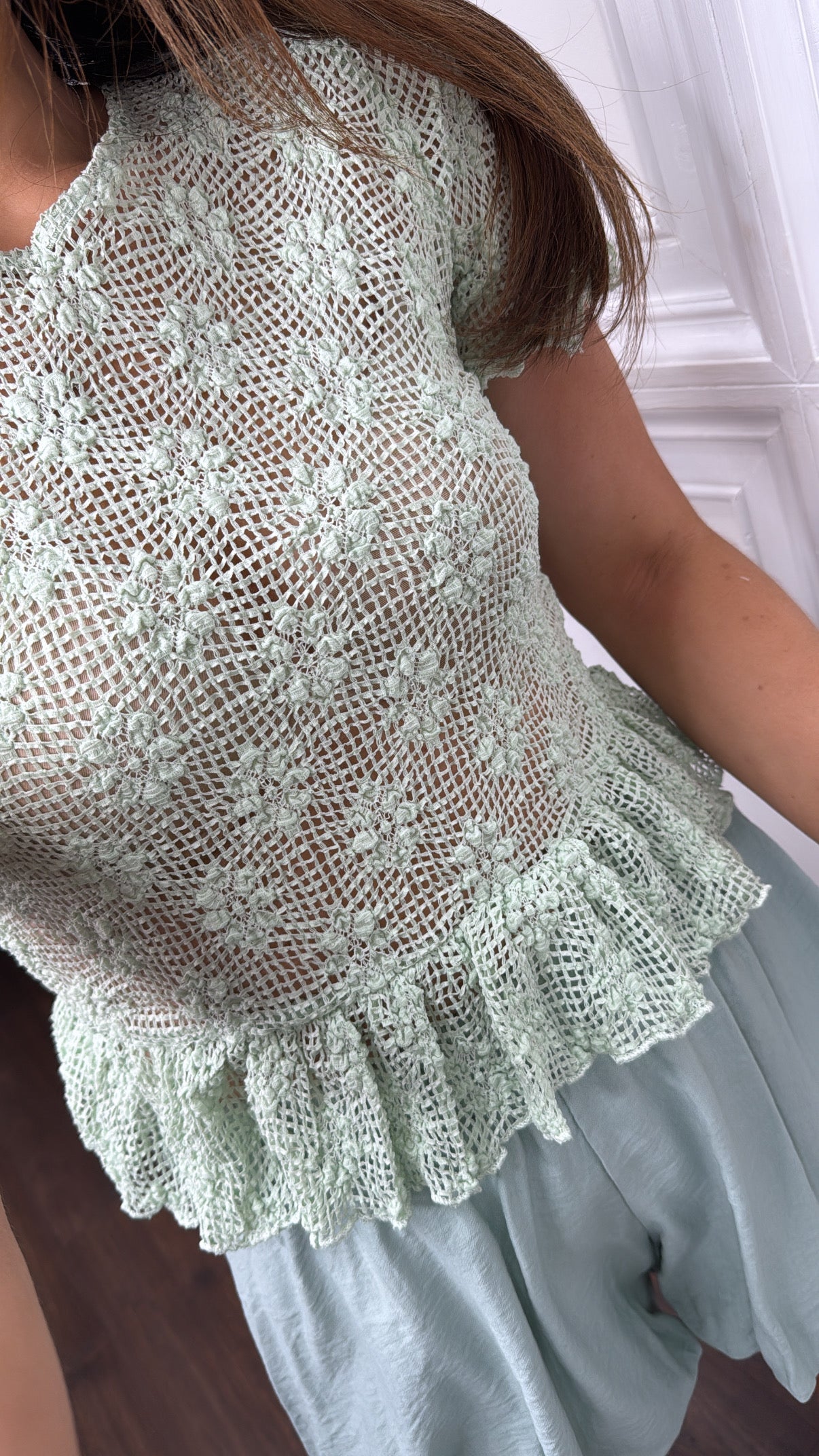 MOLLIE apple green flower detail top