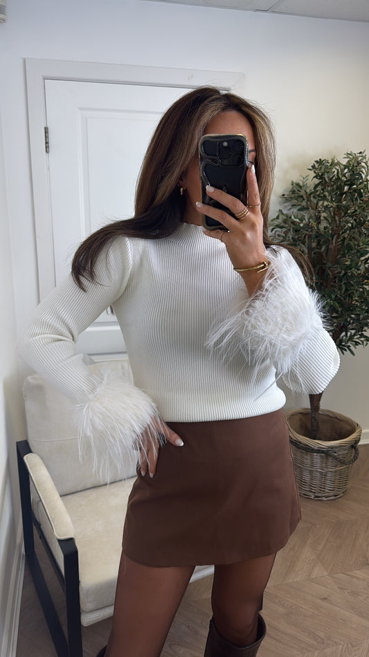 MILLY white ribbed top with fluffy cuffs