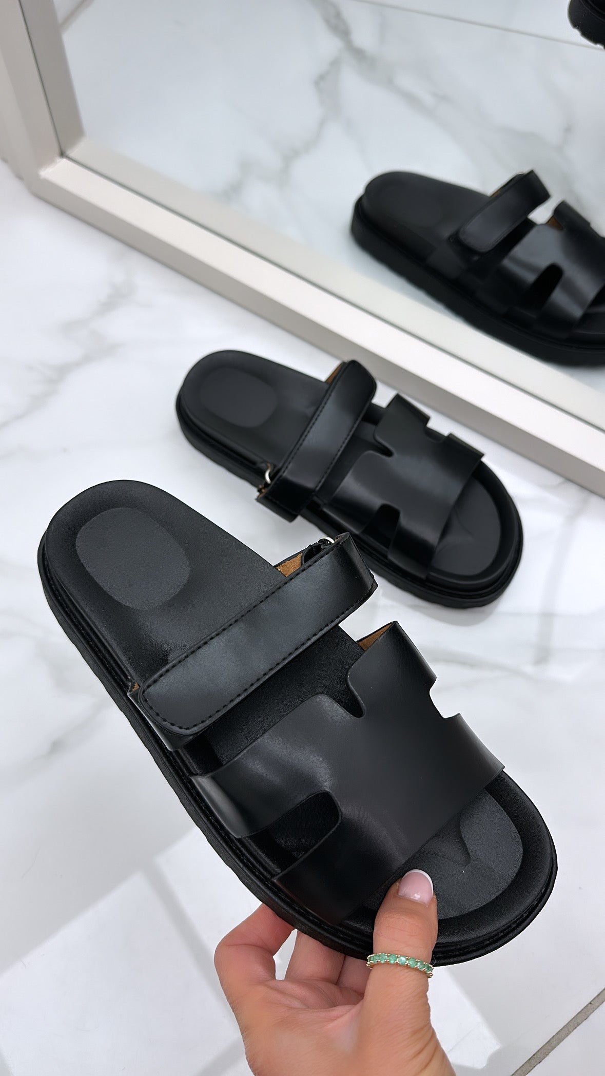 HELENA black sliders