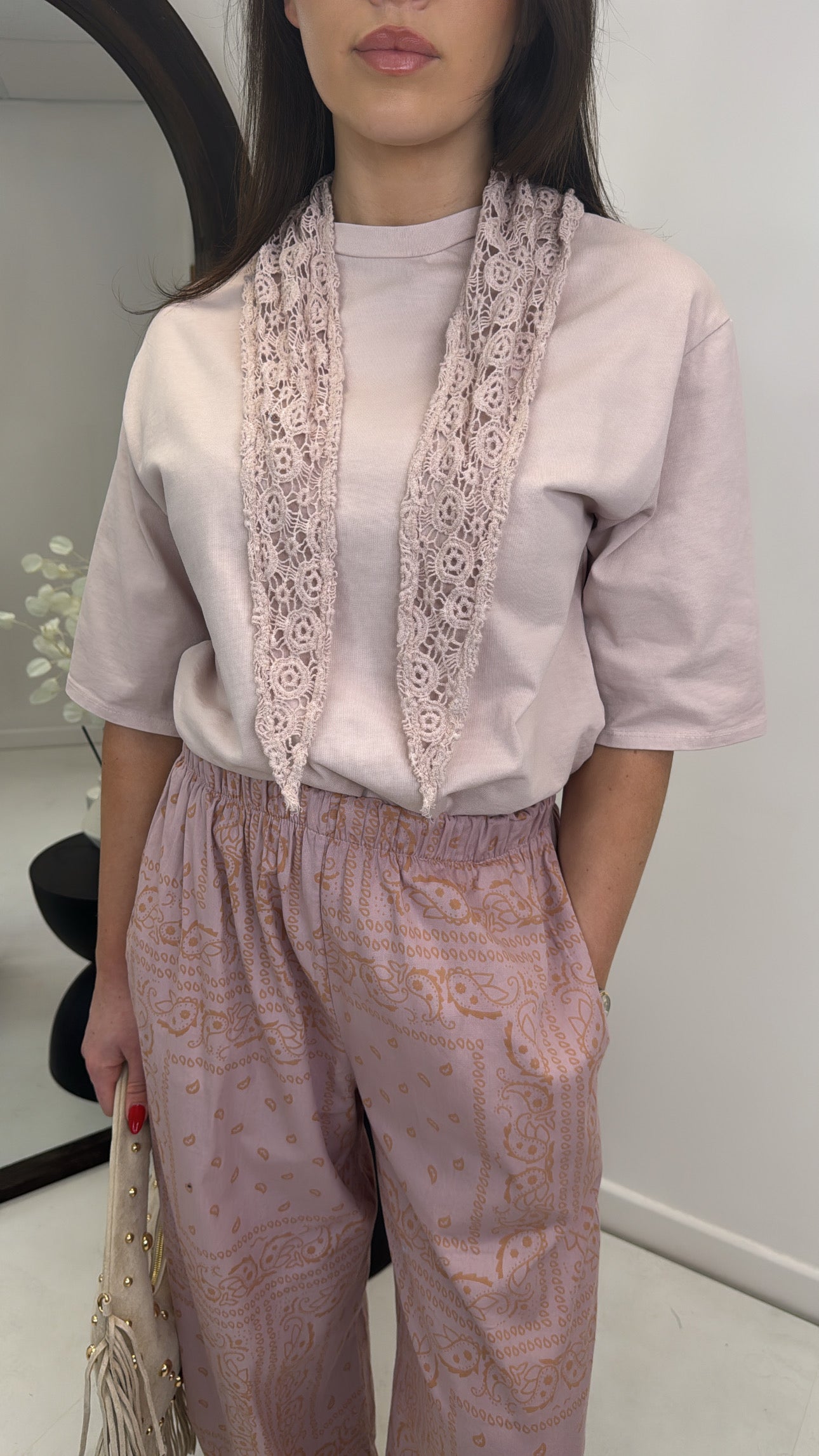 BETH pink t-shirt with removable crochet neck tie