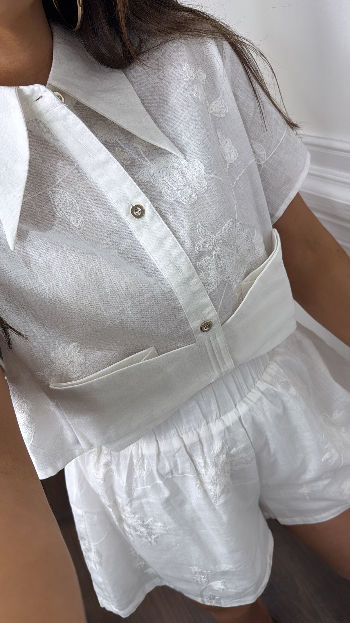 GEMMA white statement collar co-ord