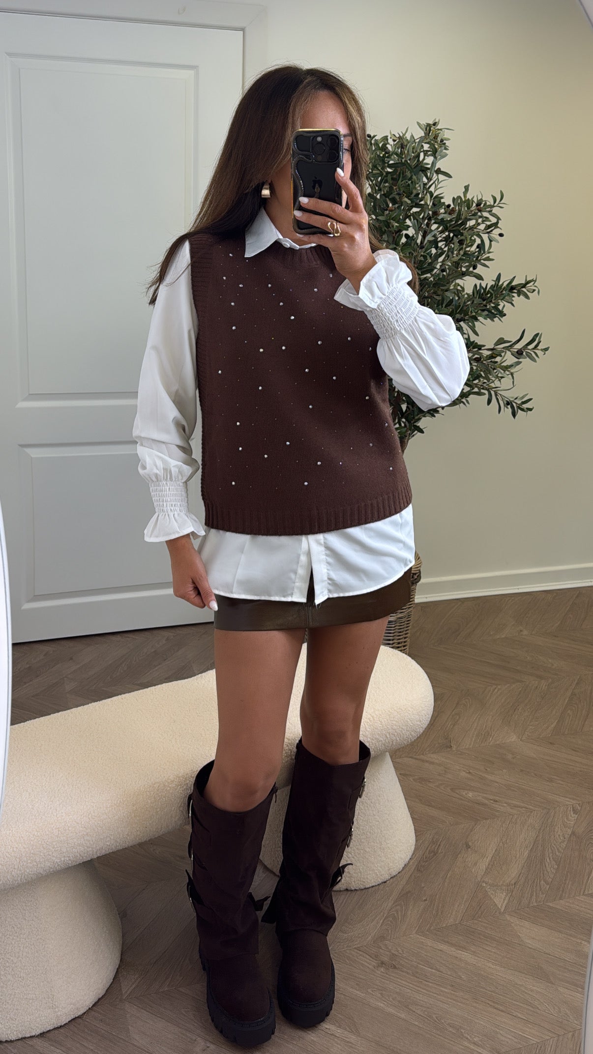 YASMINE brown knitted tank top with white shirt