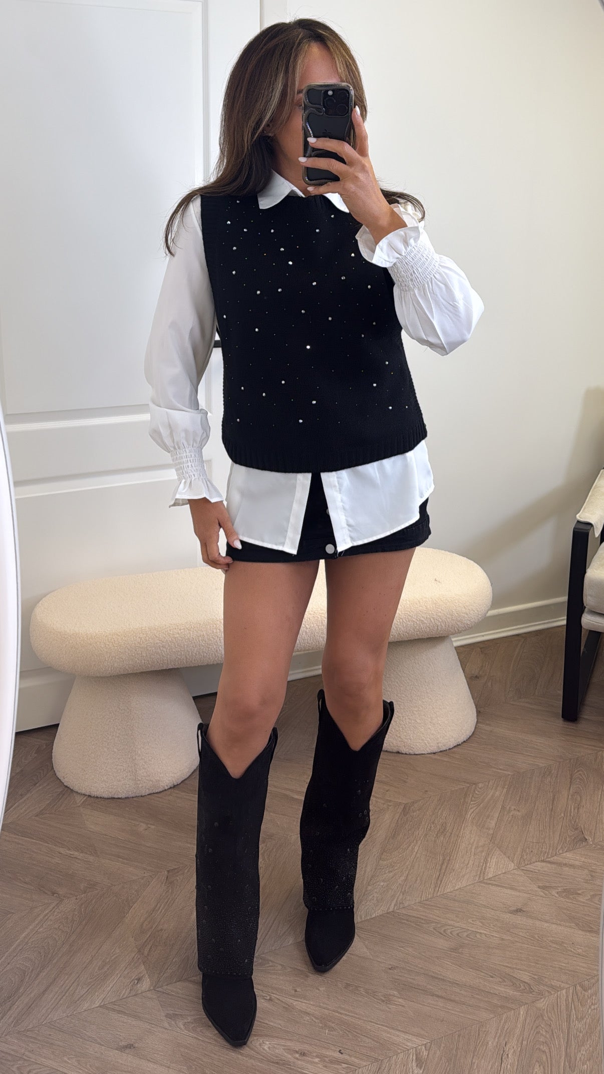 YASMINE black knitted tank top with white shirt