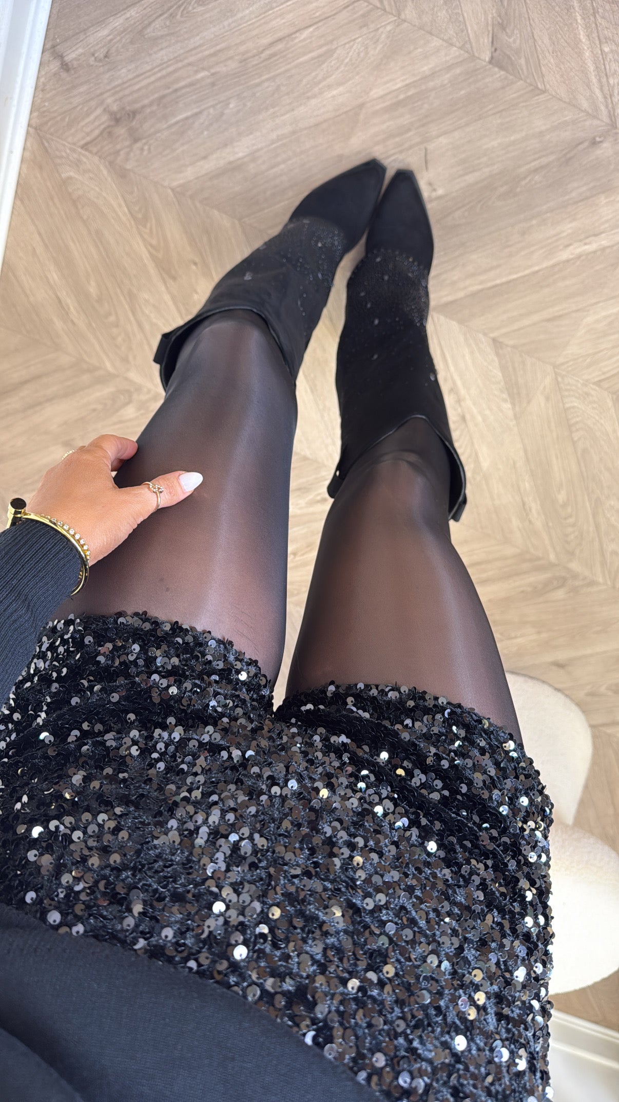 SASKIA black sequin hot pants