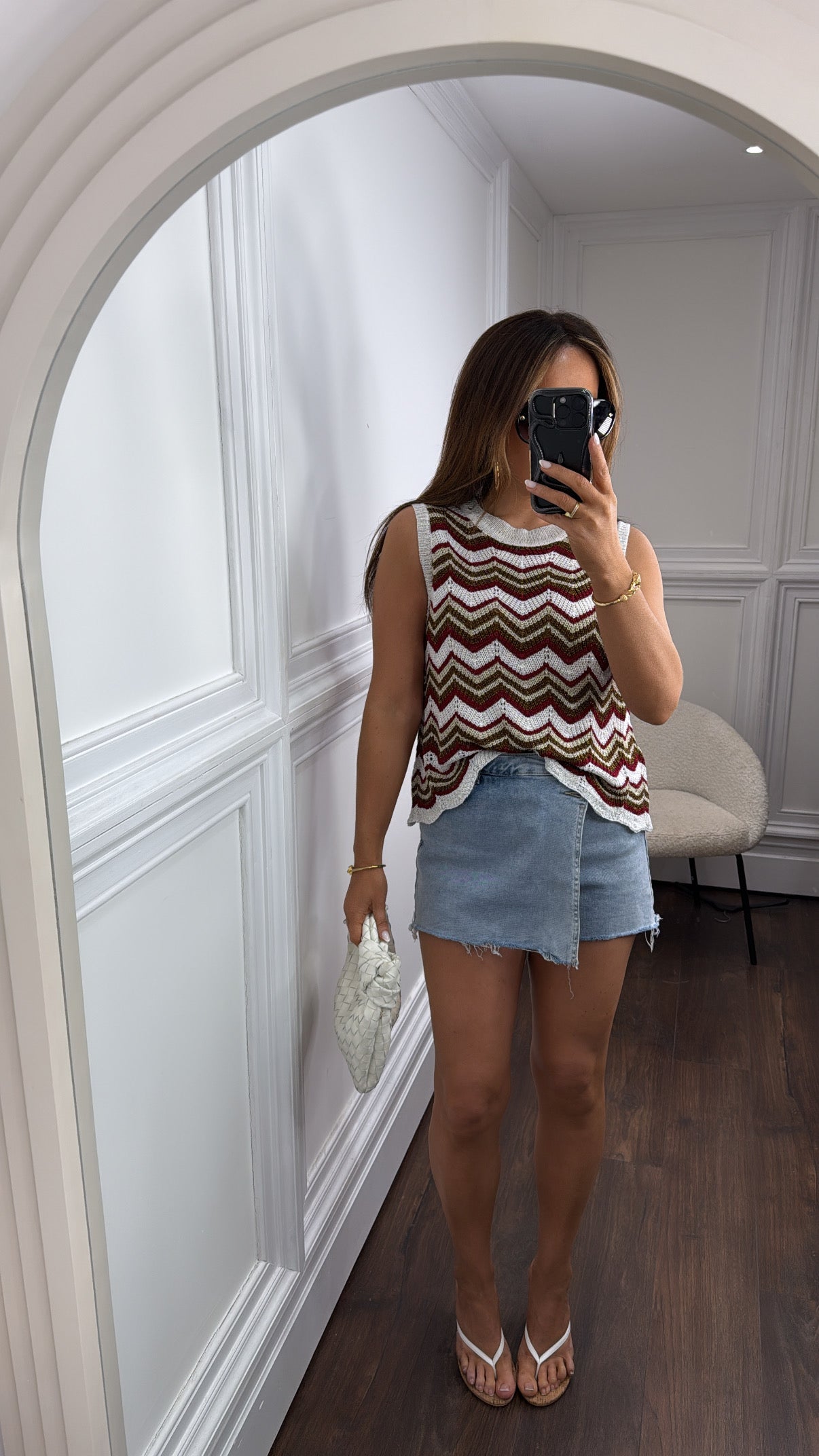 SAVANNAH white and red zig zag knitted vest