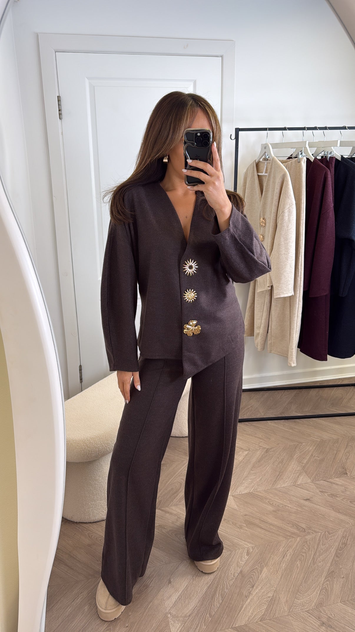 MARGOT brown cosy gold brooch detail co-ord