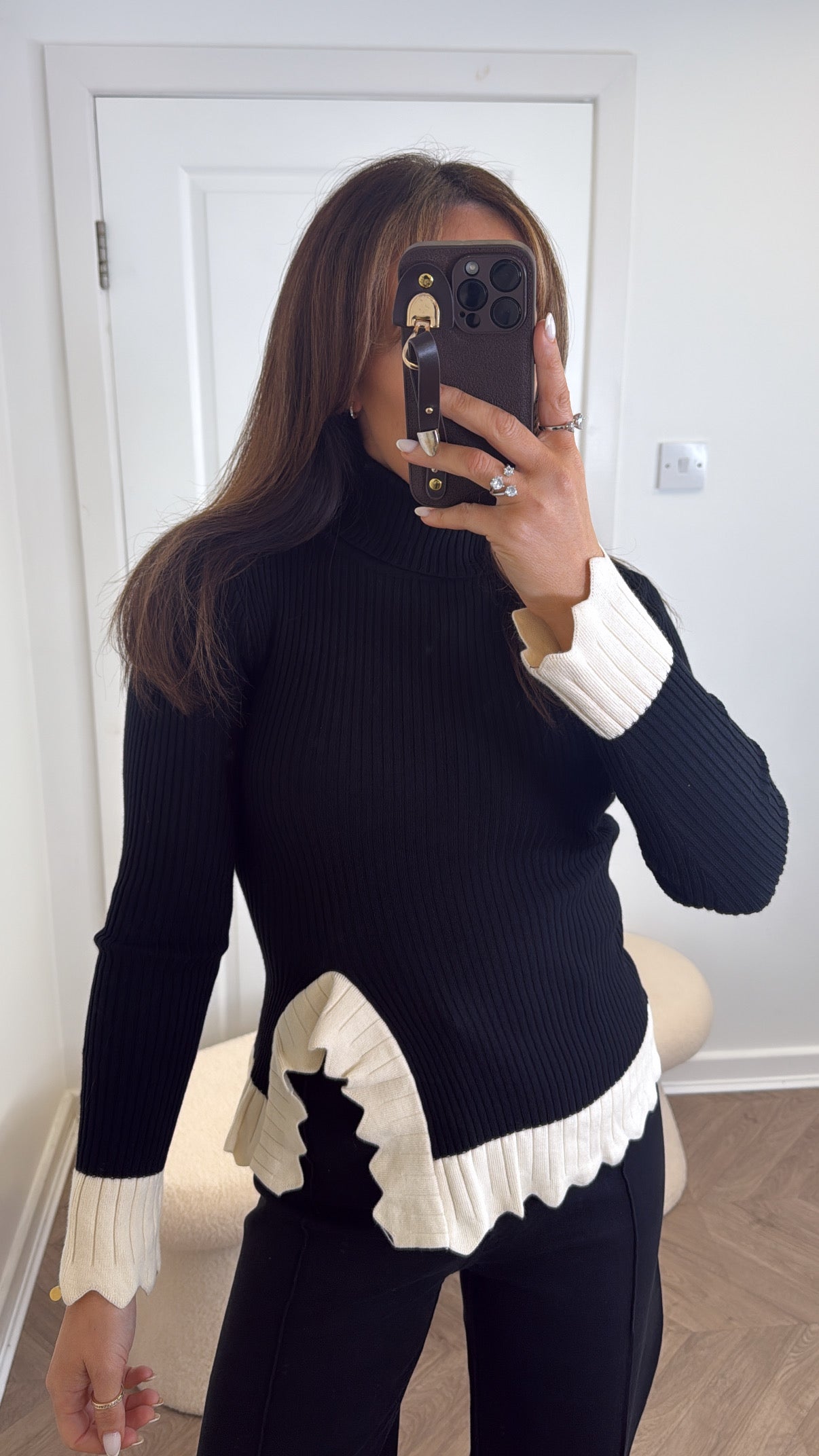 LENA black ribbed polo with cream trim