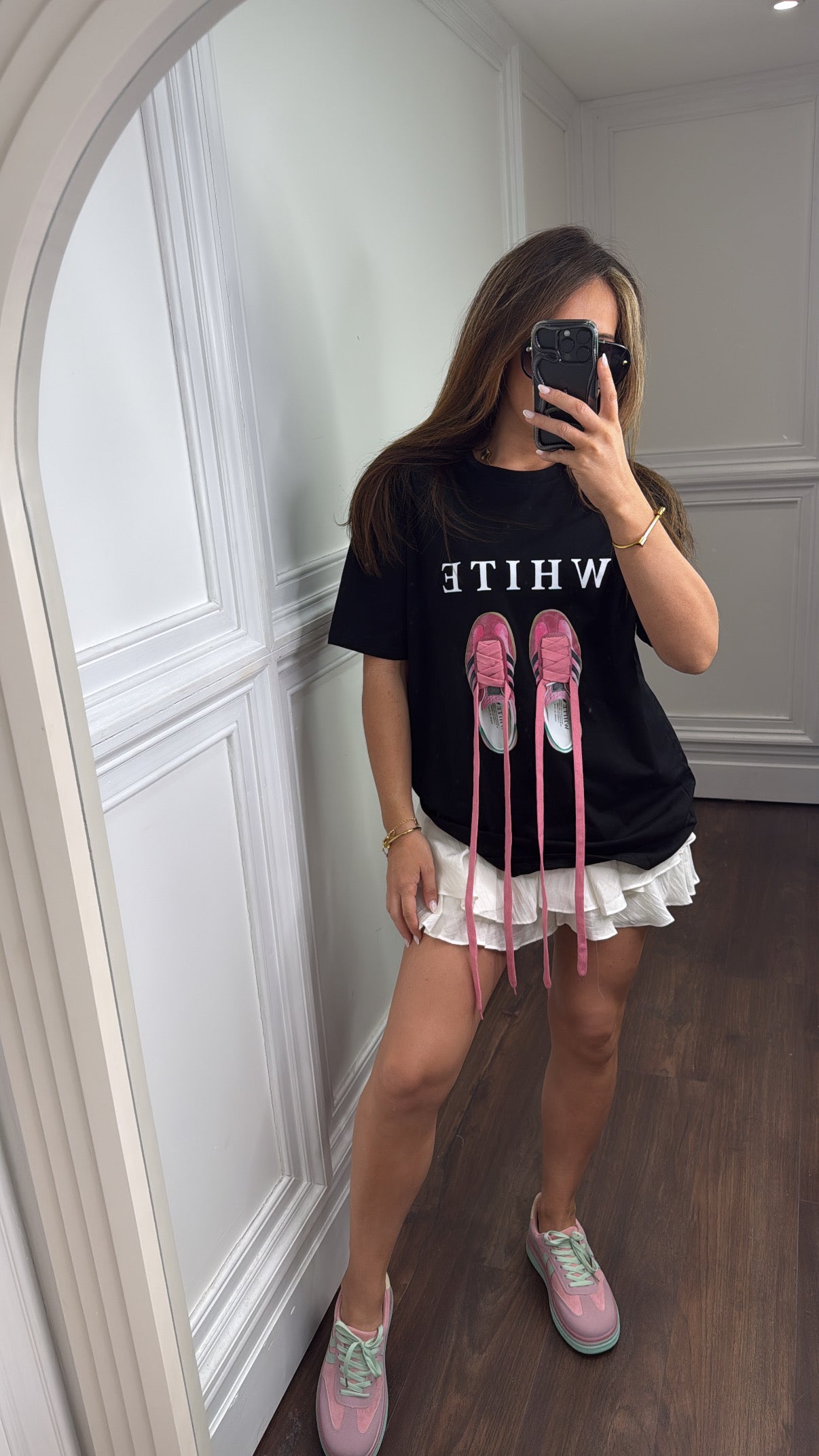 LUCY black t-shirt with pink trainers