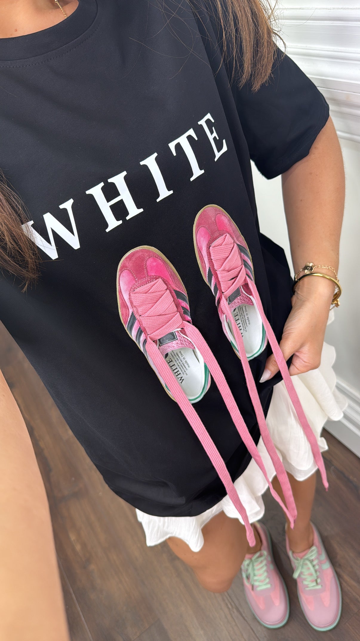 LUCY black t-shirt with pink trainers