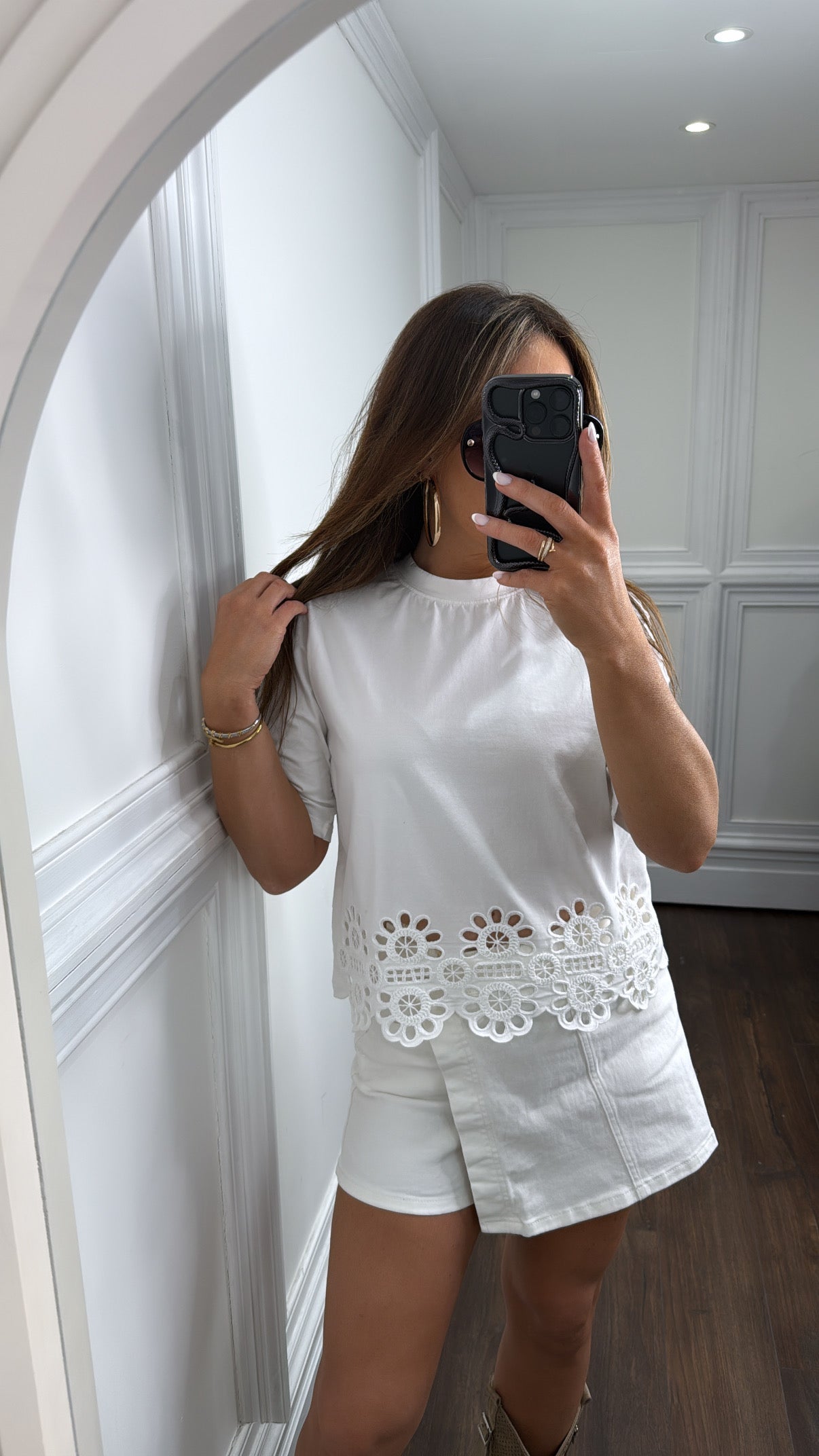 MINNIE white broderie anglaise hem t-shirt
