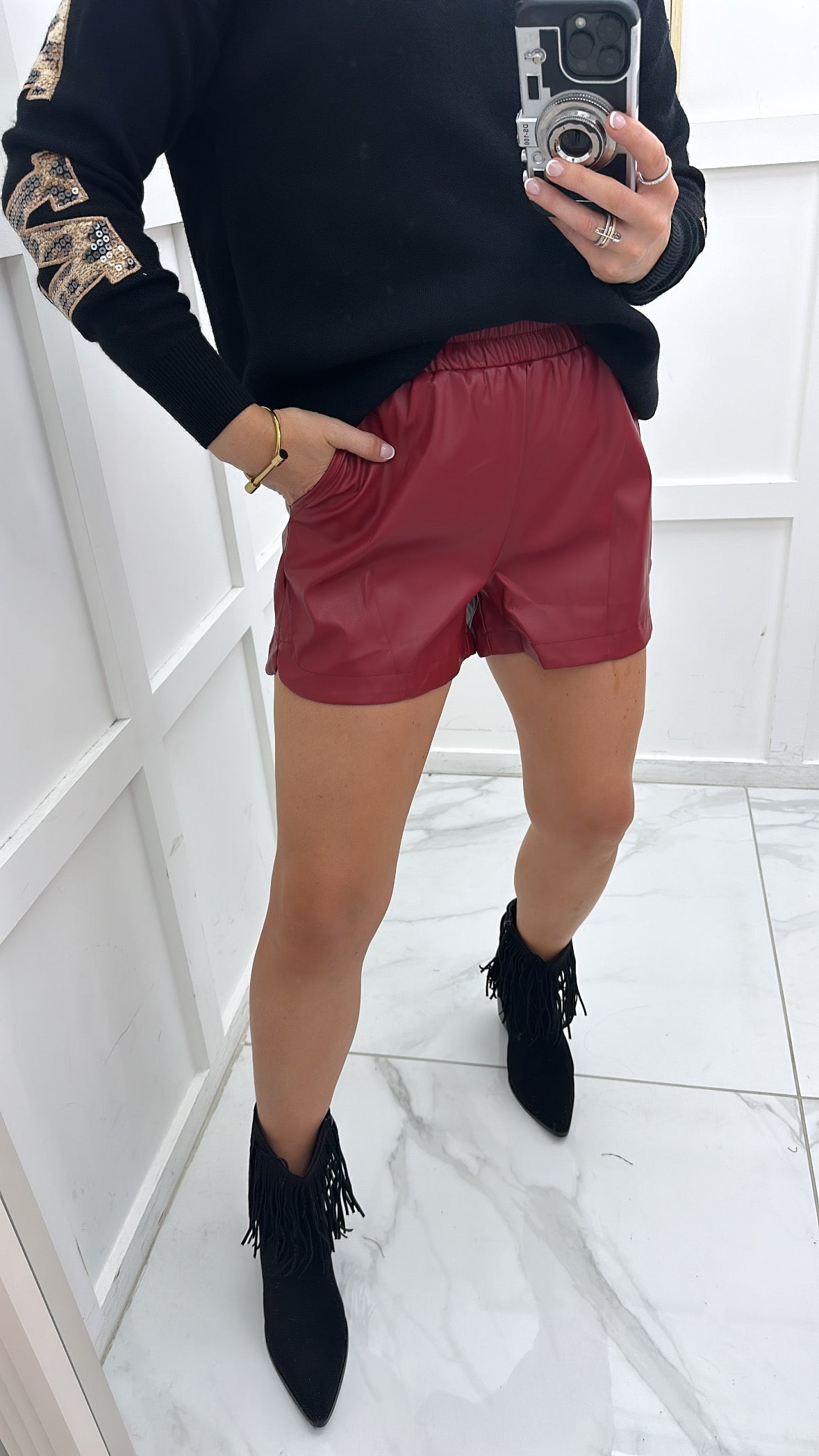 CARMEN red leather look shorts