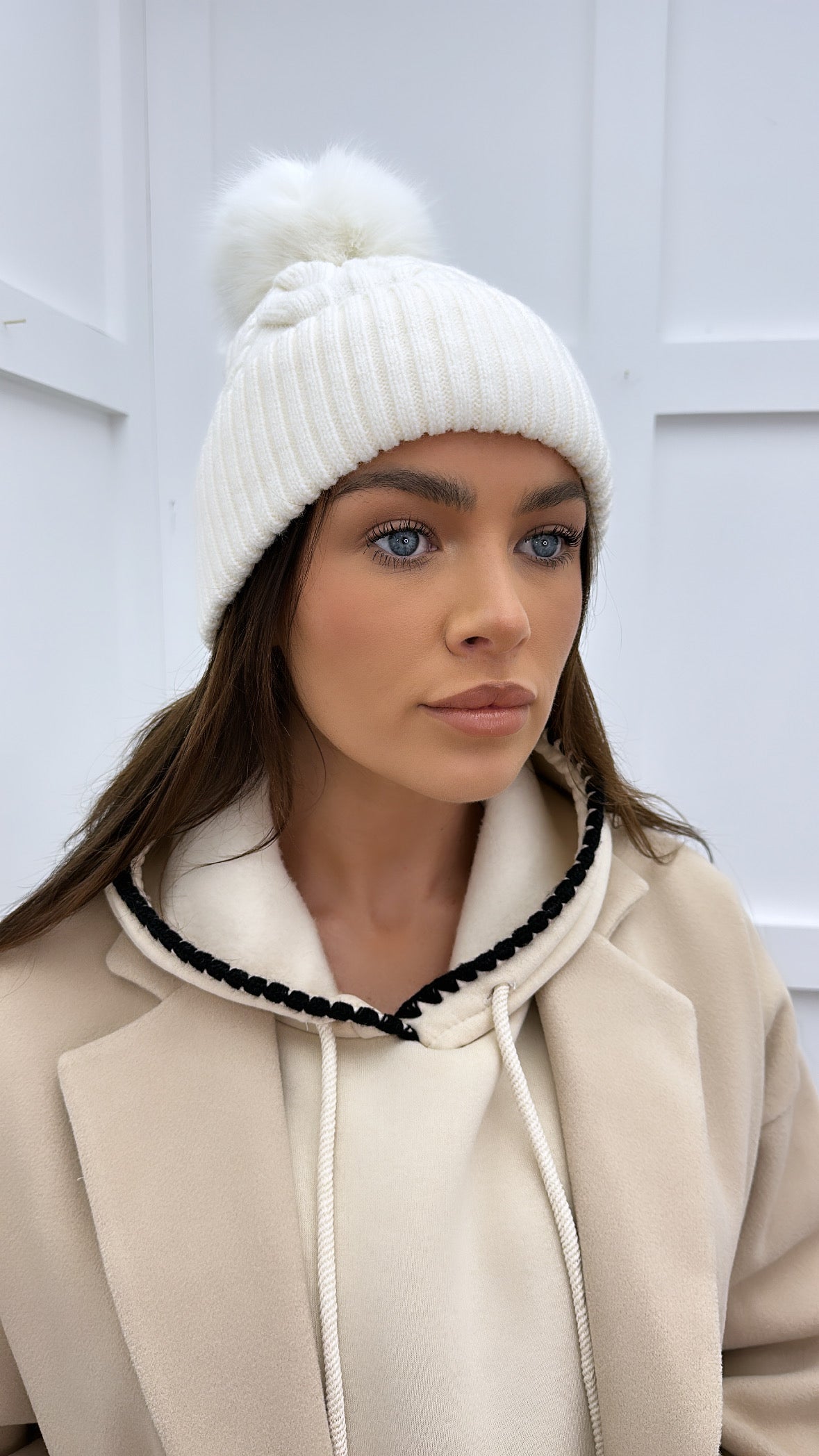 MARA cream cable knit pom pom hat