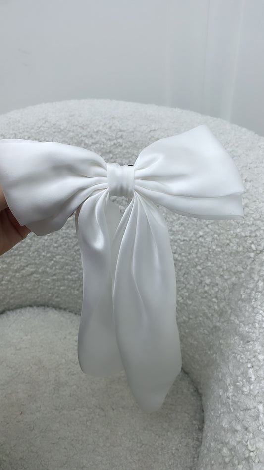 MIA white bow hair clip