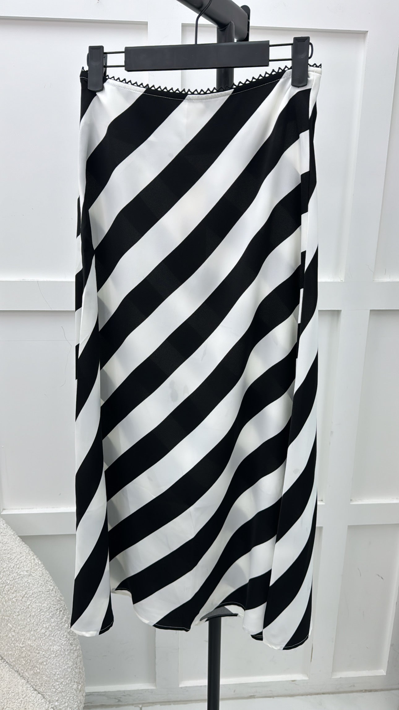 SAMANTHA black and white satin midi skirt