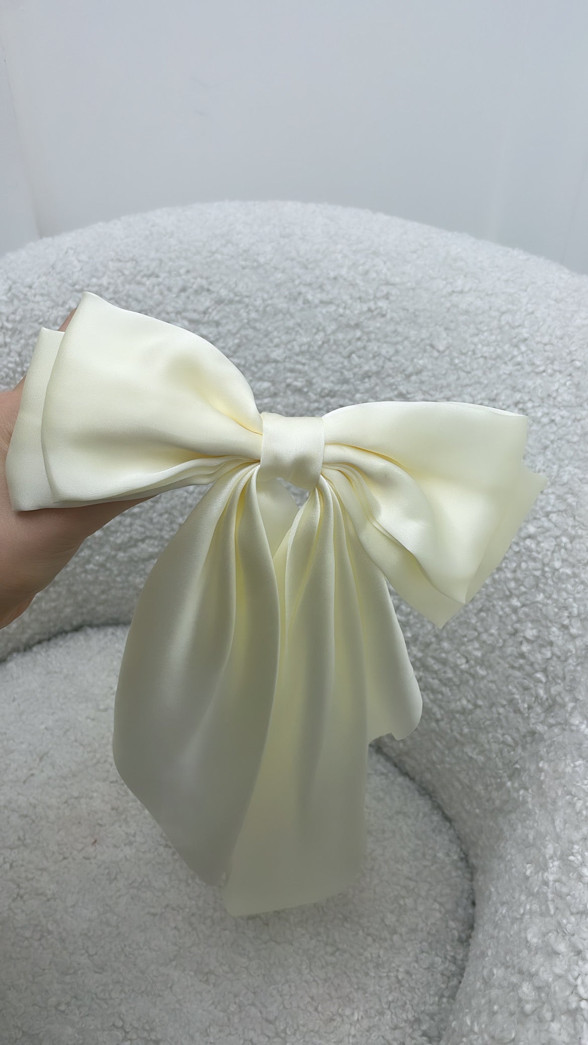 MIA cream bow hair clip