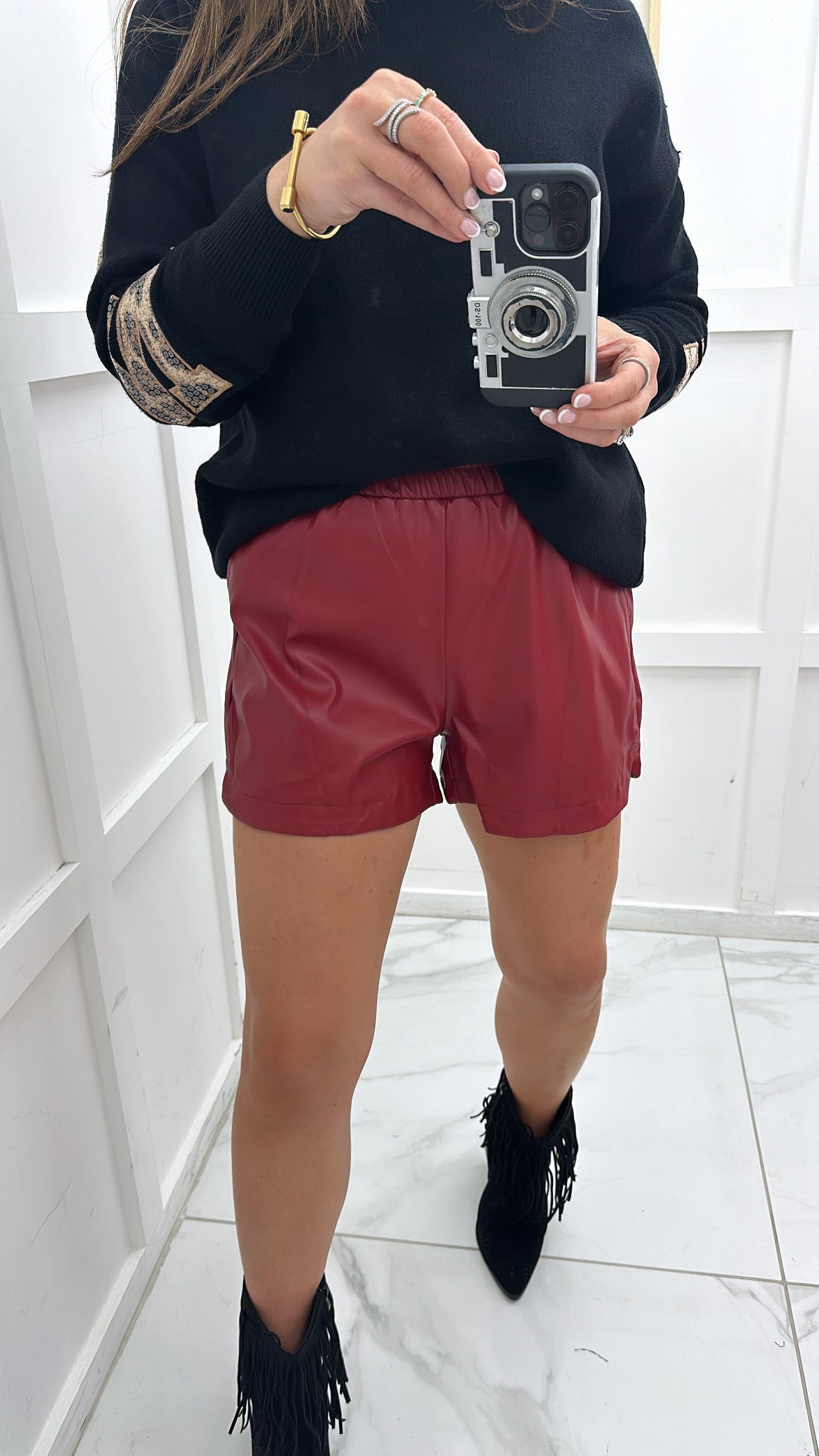 CARMEN red leather look shorts