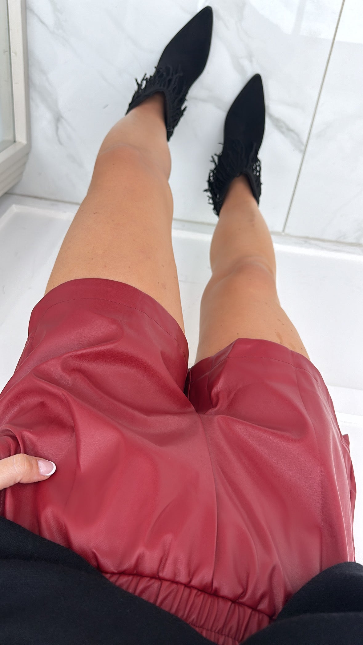 CARMEN red leather look shorts