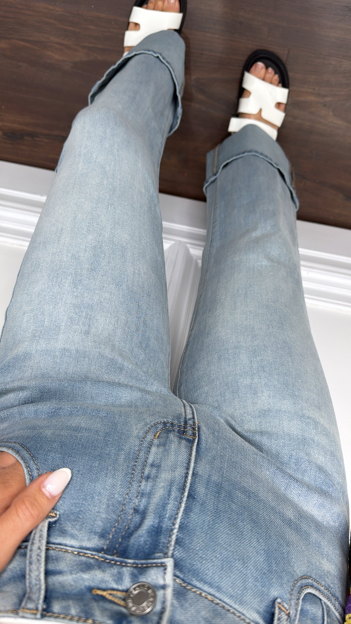 MELISSA light wash stretchy turn up jeans