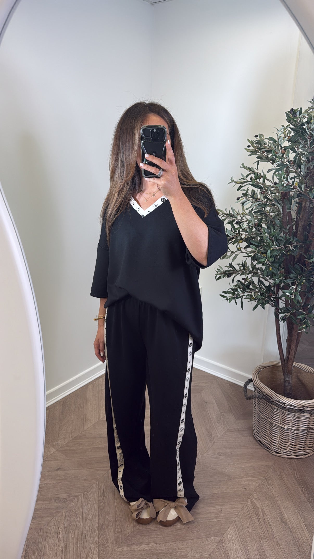 NEVAEH black v-neck lounge suit