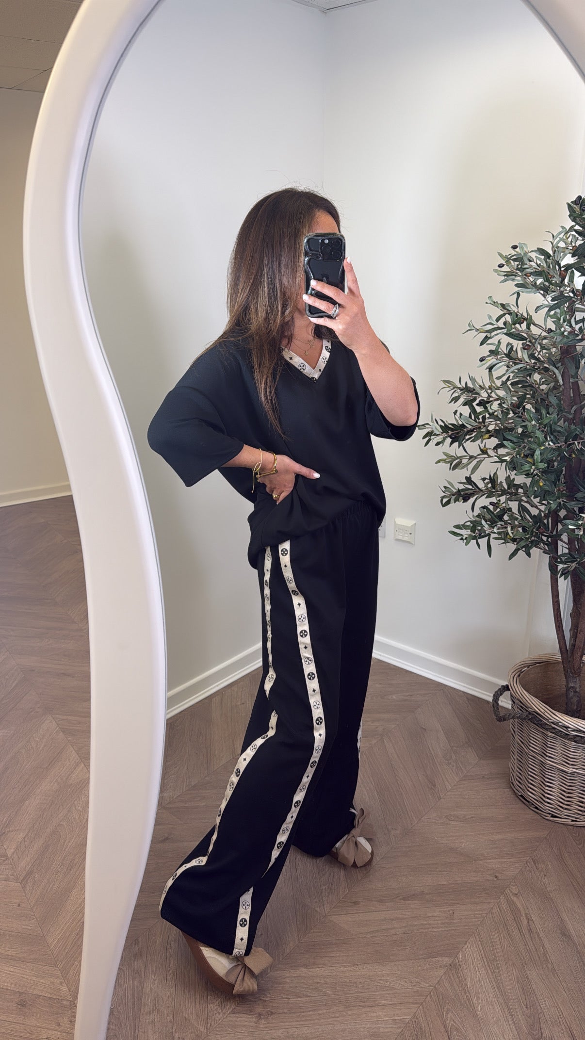 NEVAEH black v-neck lounge suit