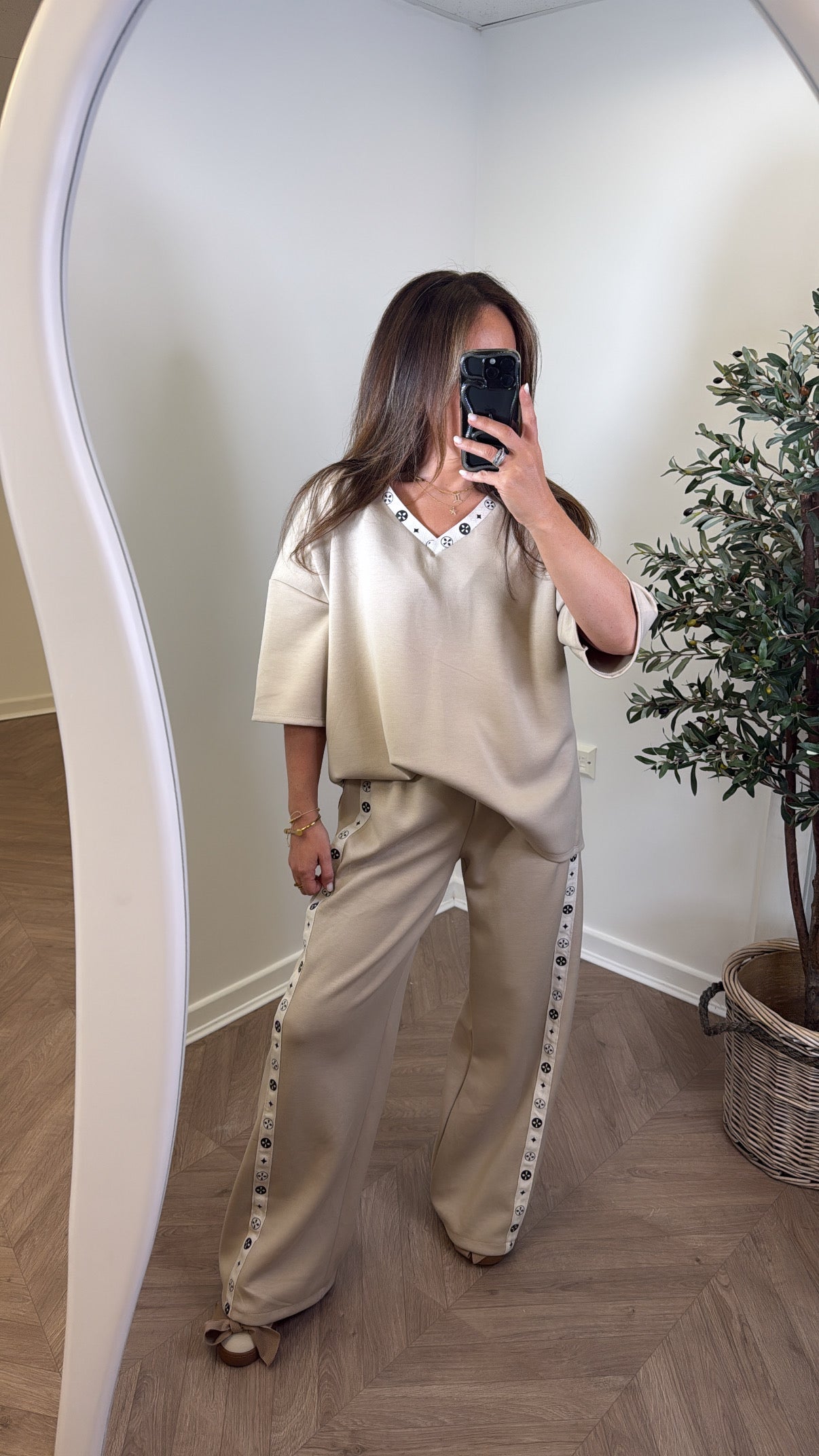 NEVAEH beige v-neck lounge suit