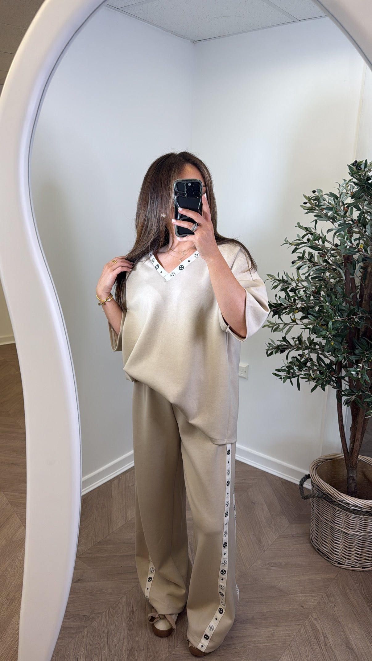 NEVAEH beige v-neck lounge suit