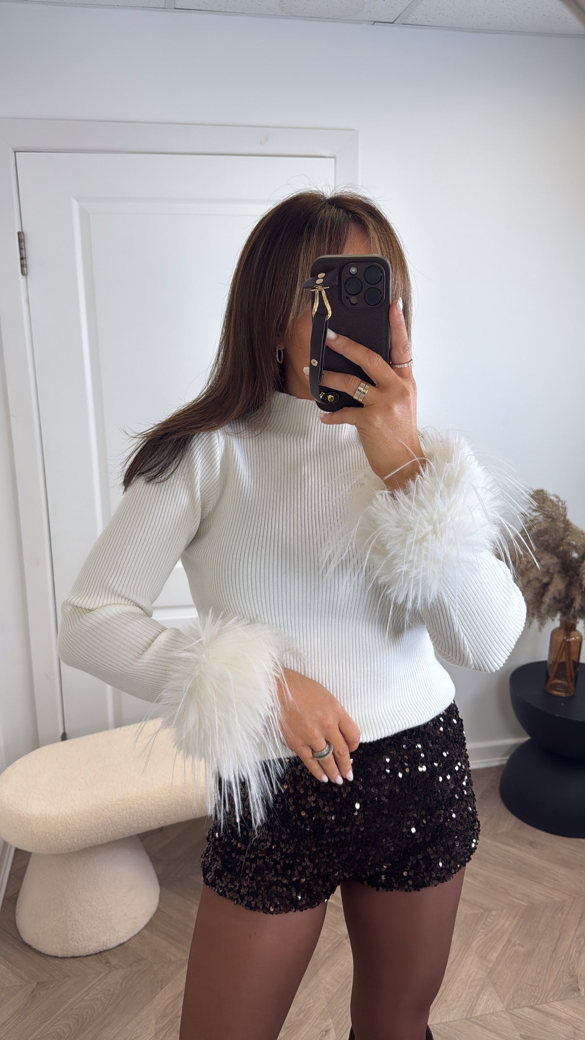 MILLY white ribbed top with fluffy cuffs