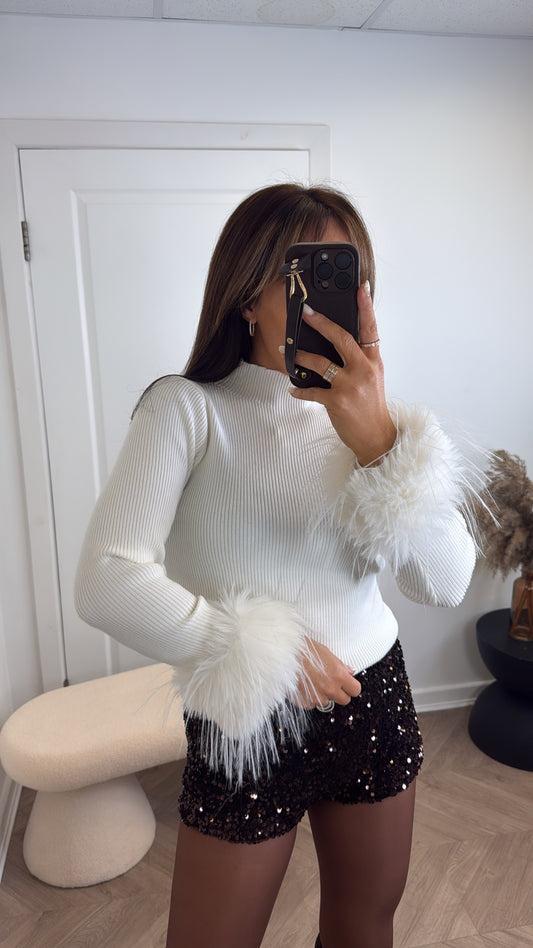 MILLY white ribbed top with fluffy cuffs