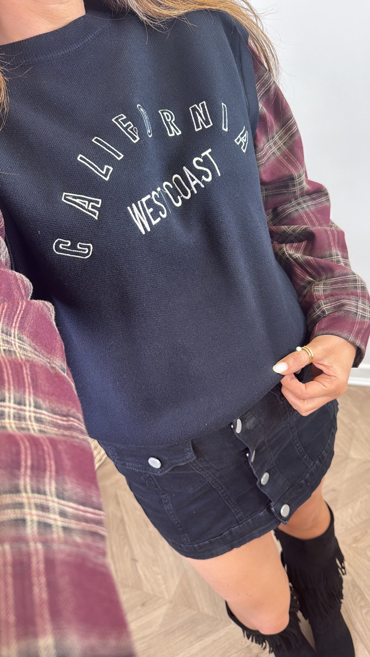 CALIFORNIA black jumper with checked sleeves