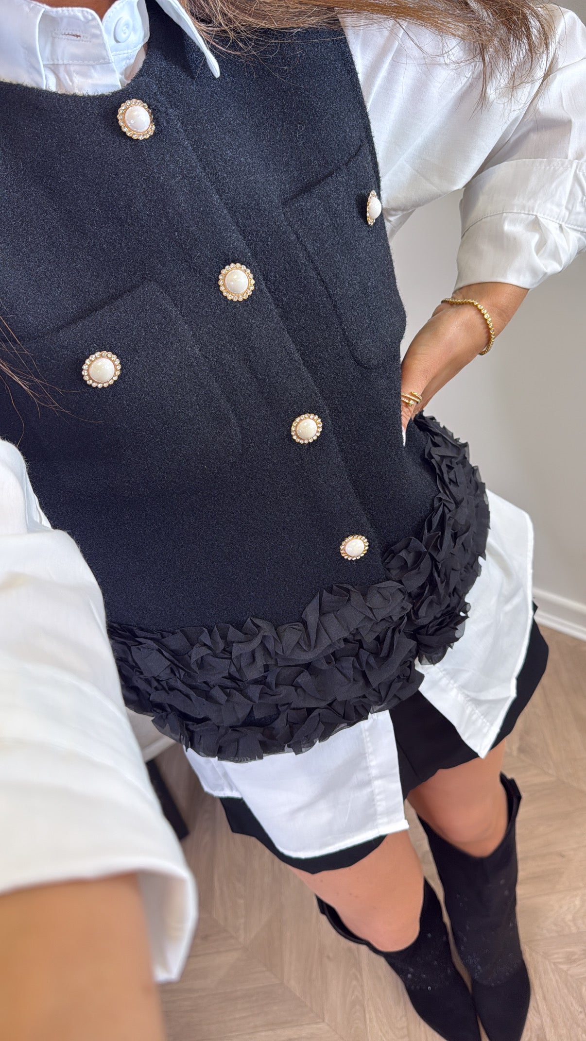 CHARLOTTE black soft waist jacket and white shirt