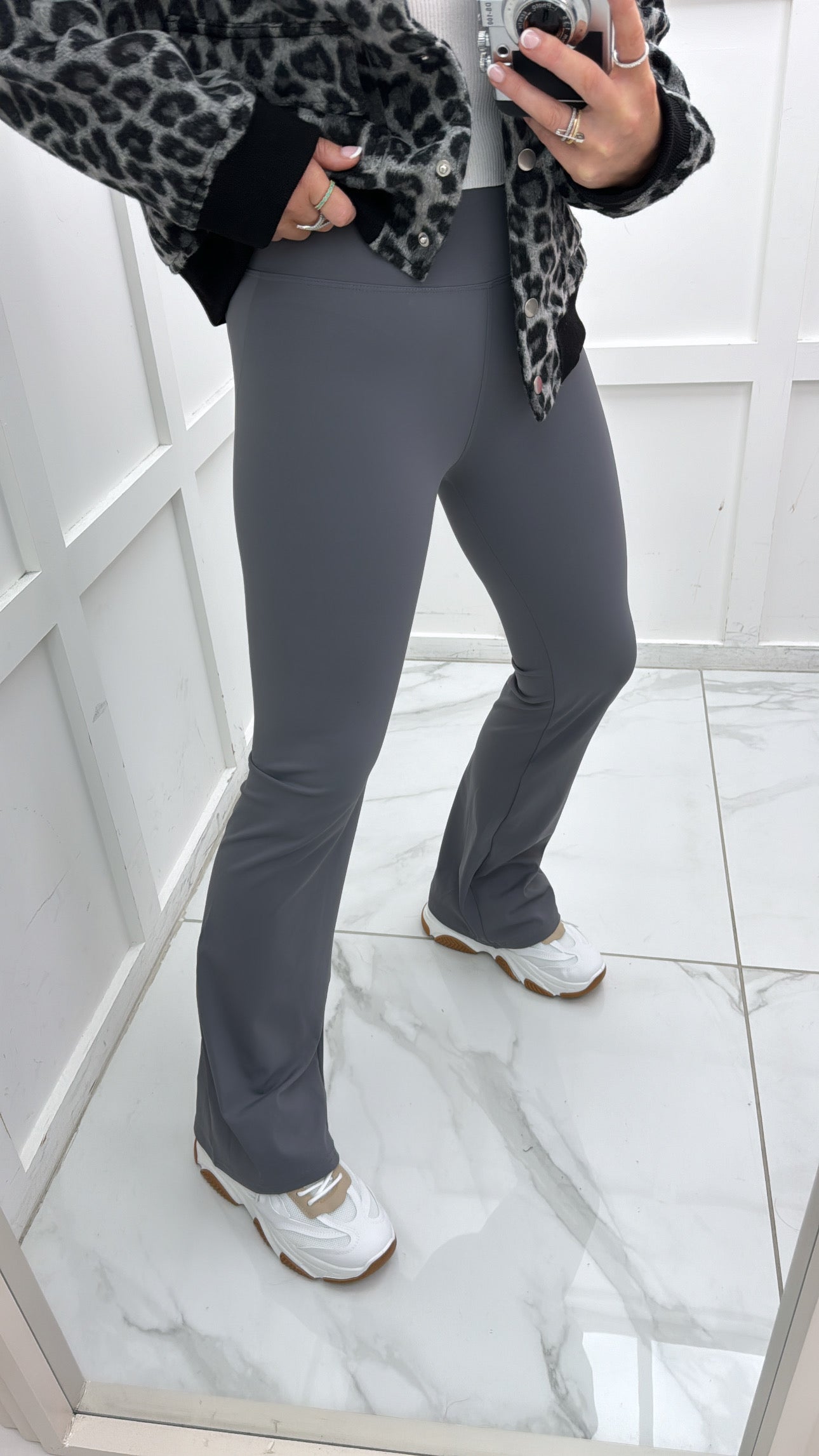 MILLIE charcoal flared gym leggings – The Dressing Room