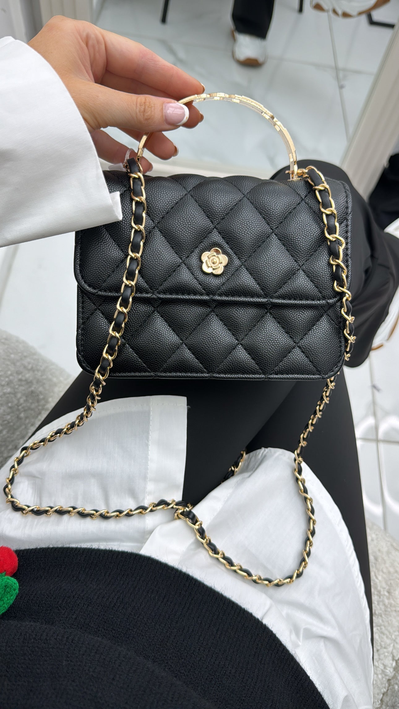 BELLA black quilted bag with gold handle