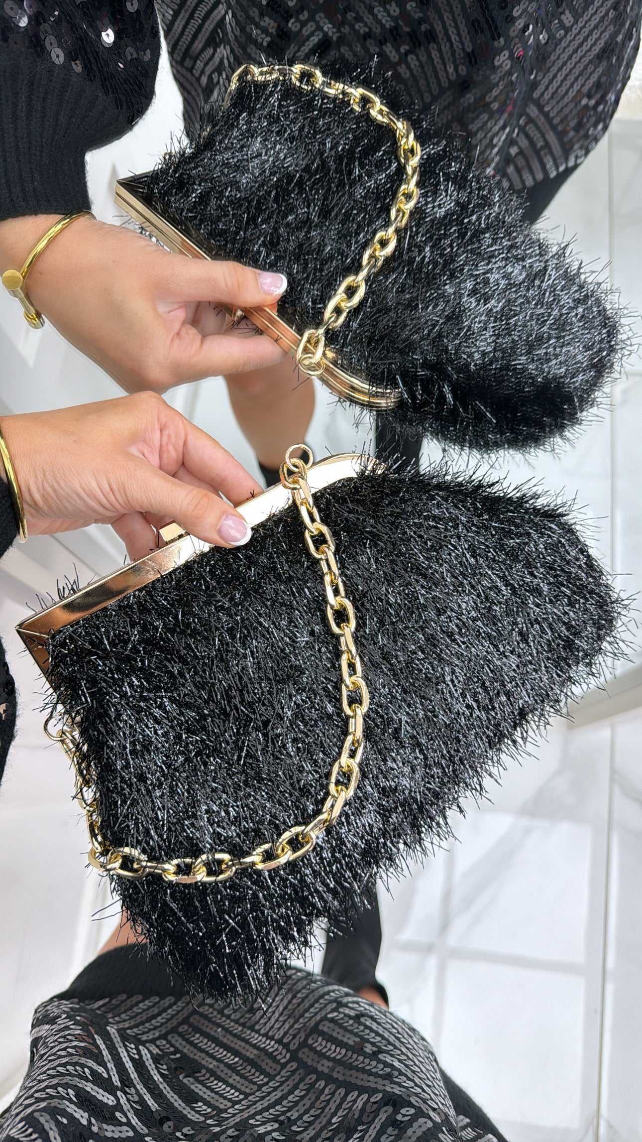 FELICITY black tinsel grab bag with gold chain