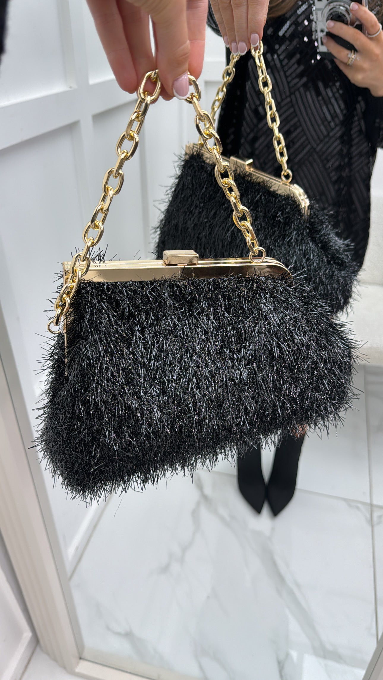 FELICITY black tinsel grab bag with gold chain