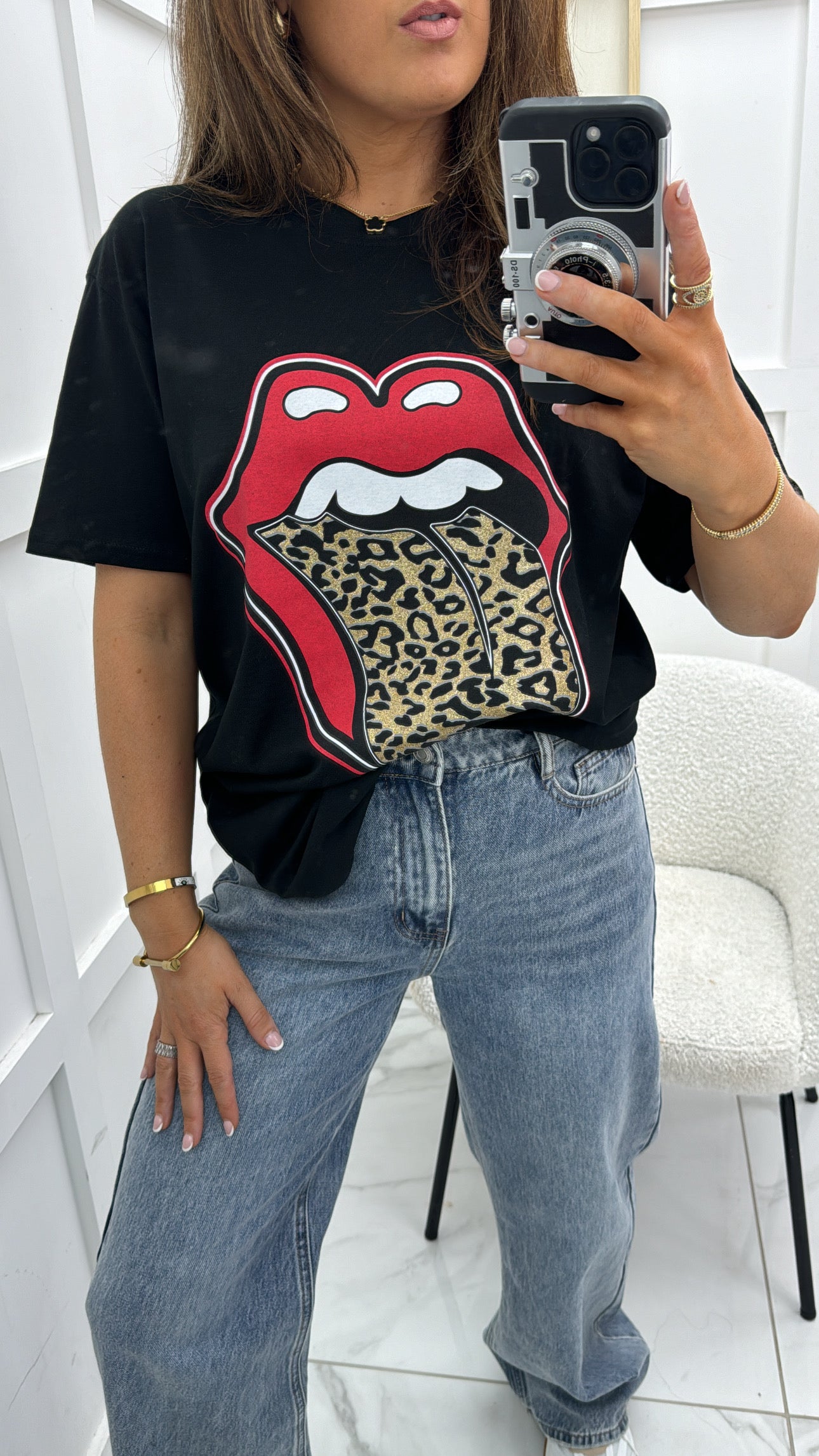 LAYLA black t-shirt with leopard print and red lips