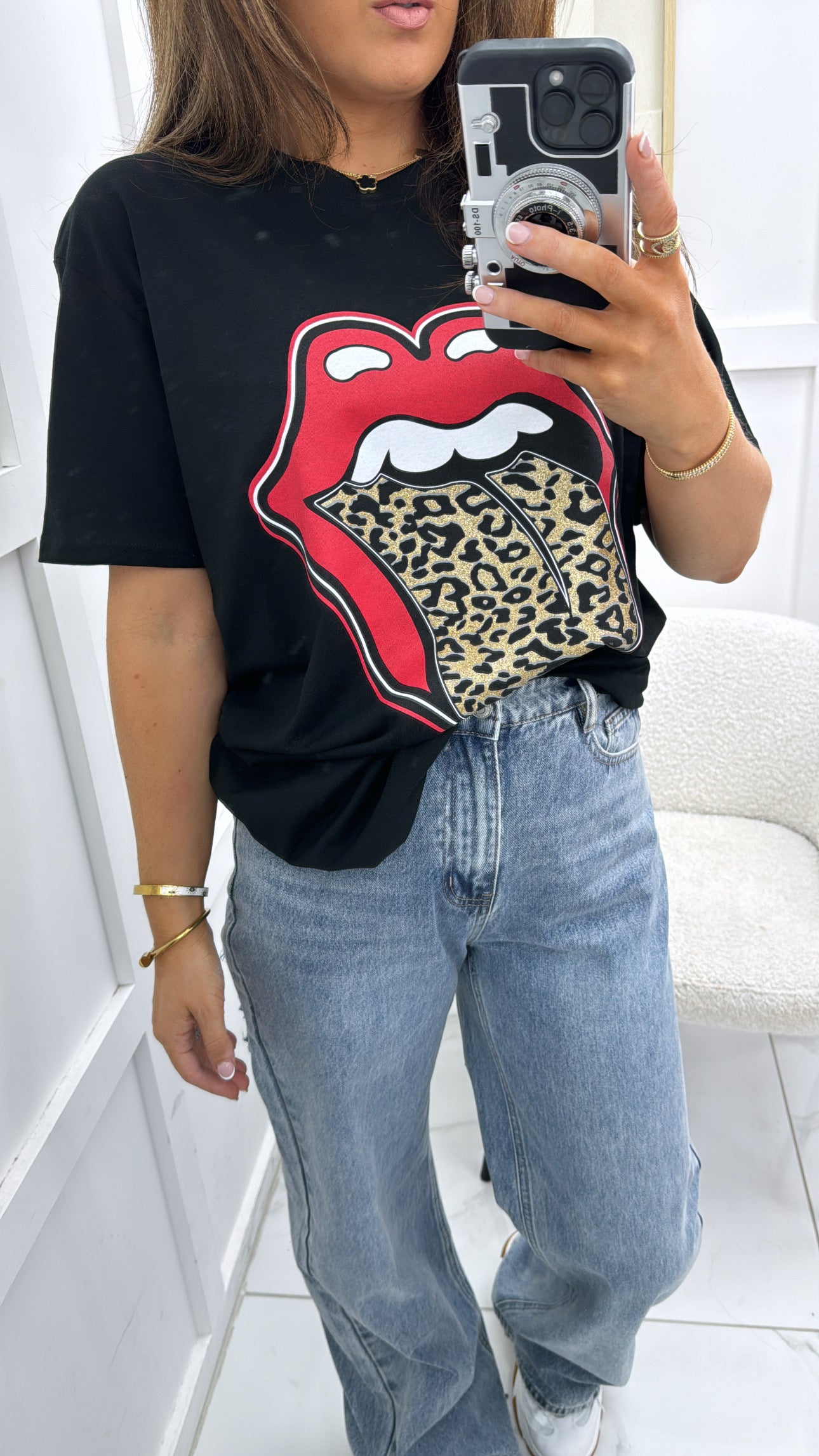 LAYLA black t-shirt with leopard print and red lips