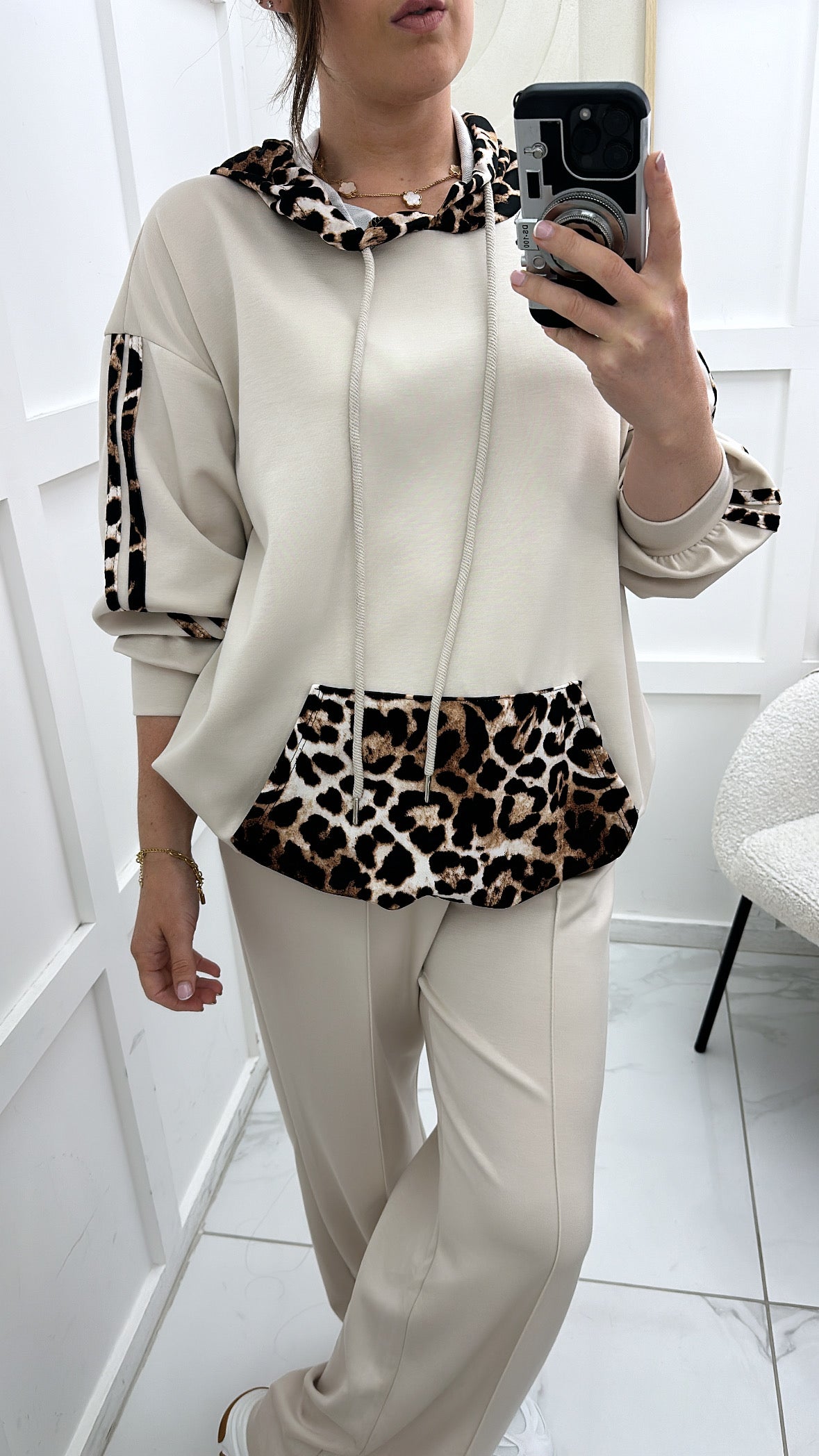 GEORGIA beige oversized hoody with contrast leopard print