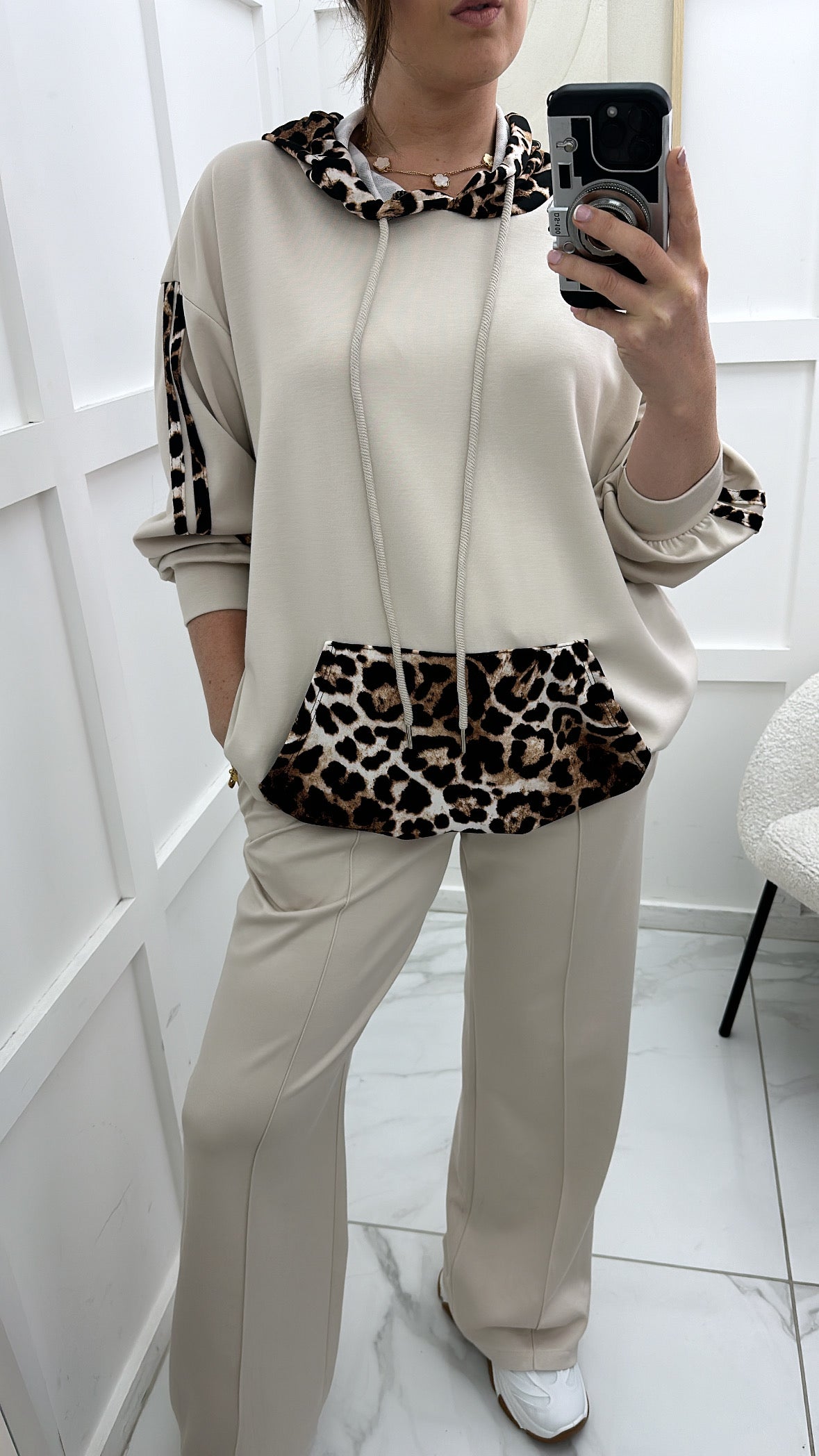 GEORGIA beige oversized hoody with contrast leopard print