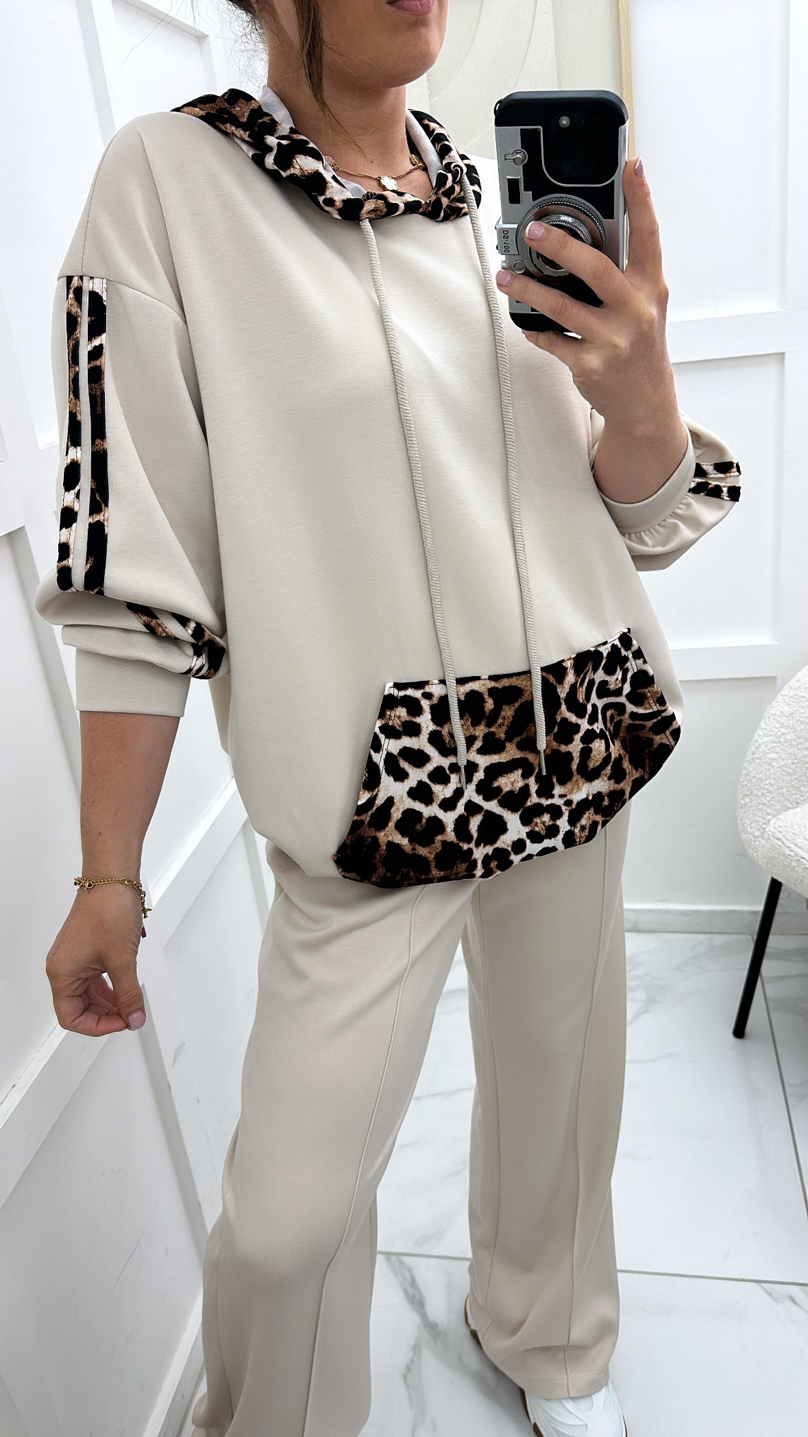 GEORGIA beige oversized hoody with contrast leopard print