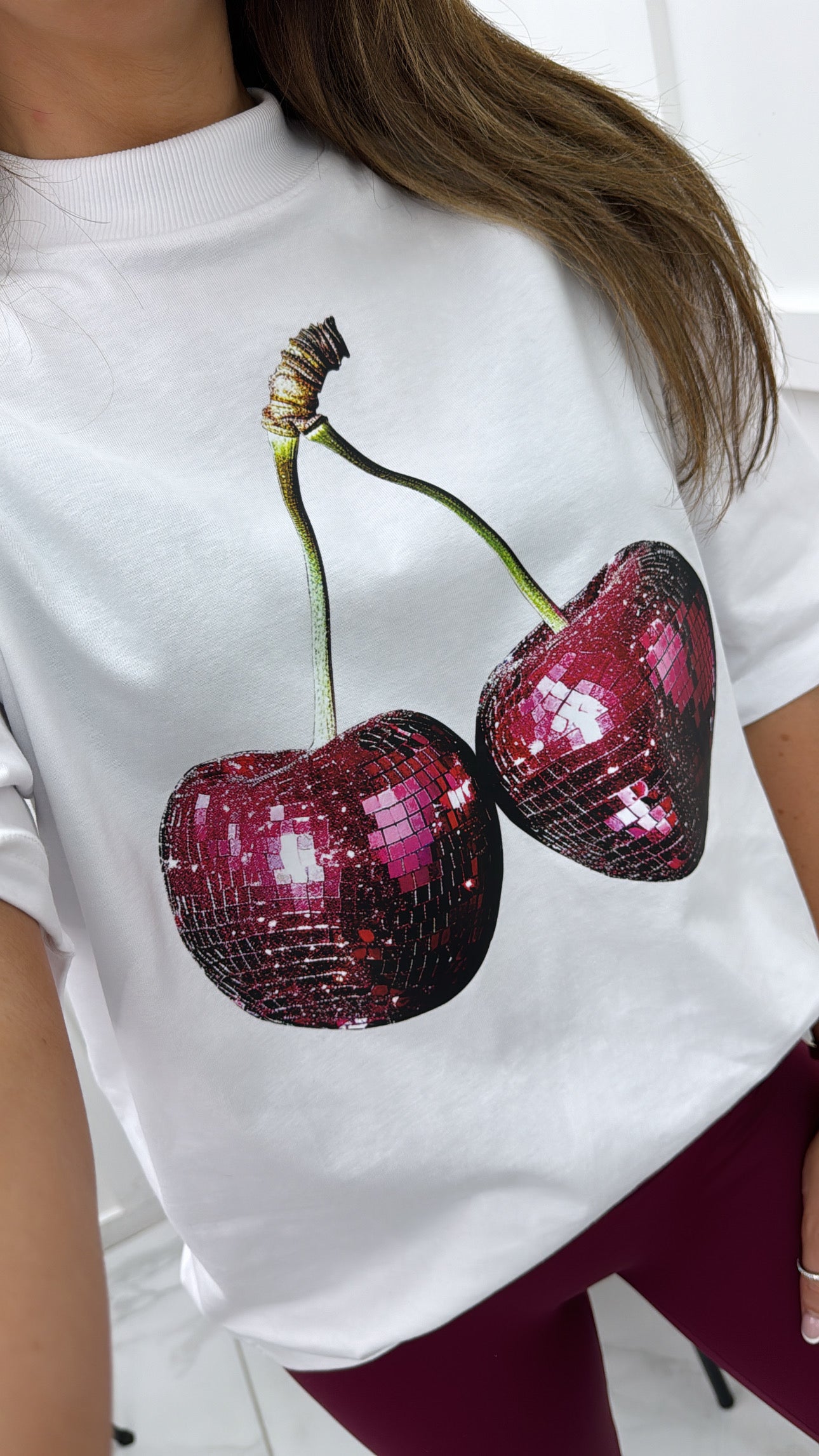 CHERIE white oversize t-shirt with sequin cherry design