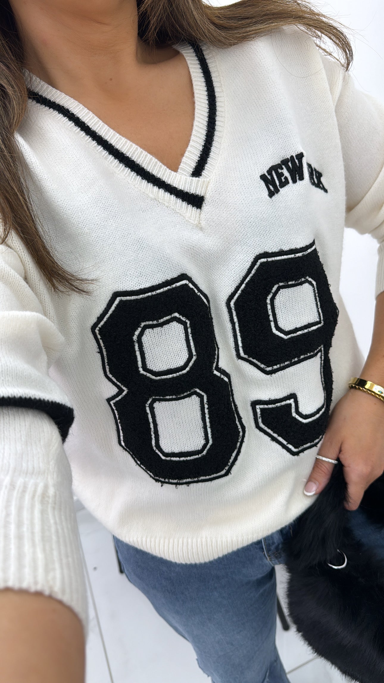 89 NEW YORK cream jumper with teddy detail