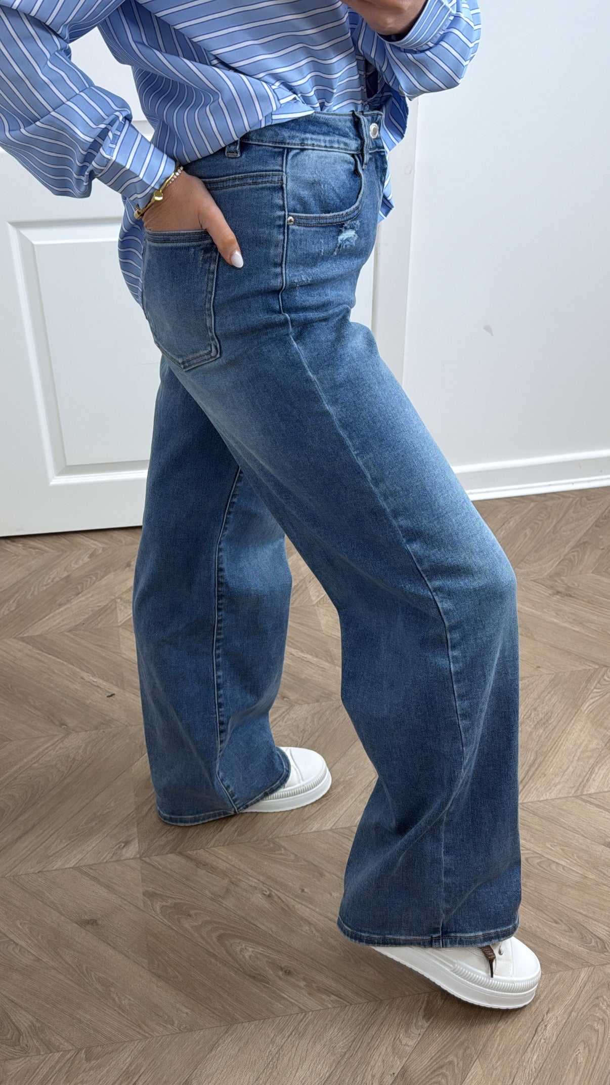 ASTON mid wash stretchy dad jeans