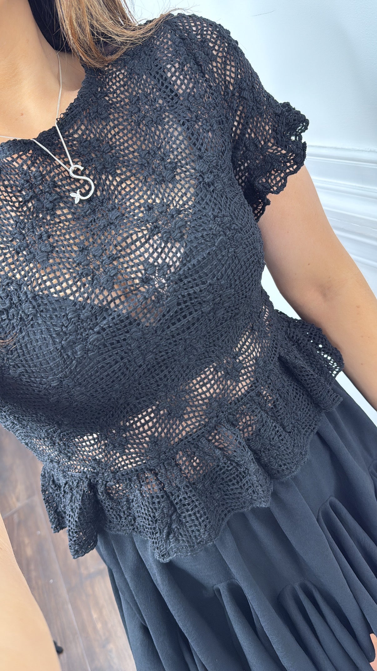 MOLLIE black flower detail top