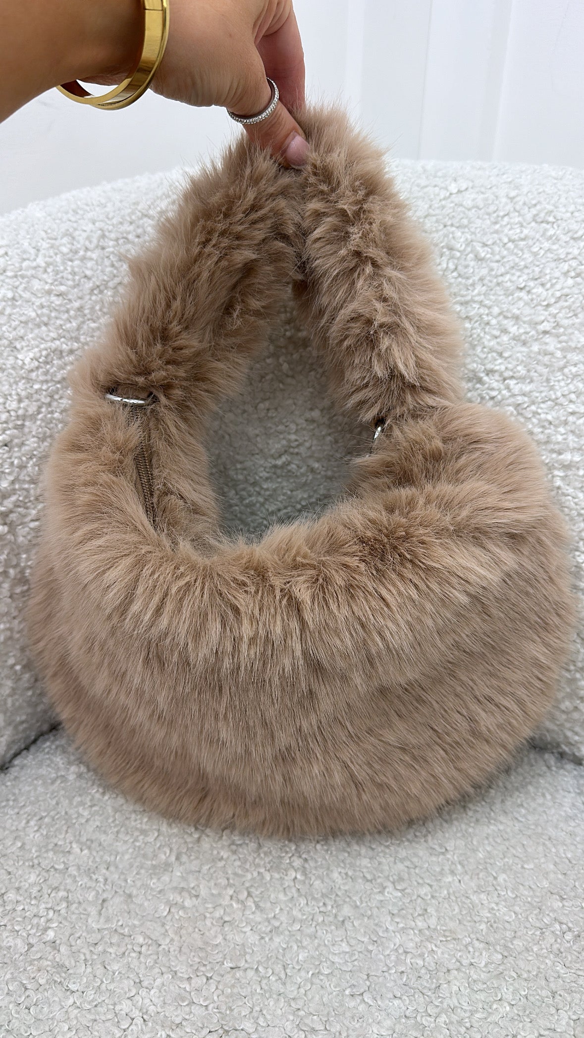 ELEANOR beige faux fur grab bag