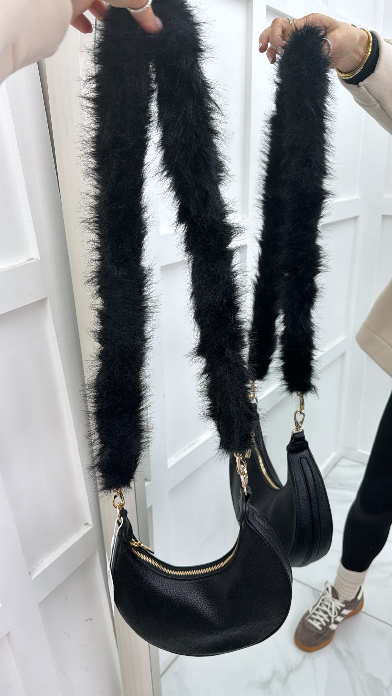 DEMI black crossbody bag with faux fur strap