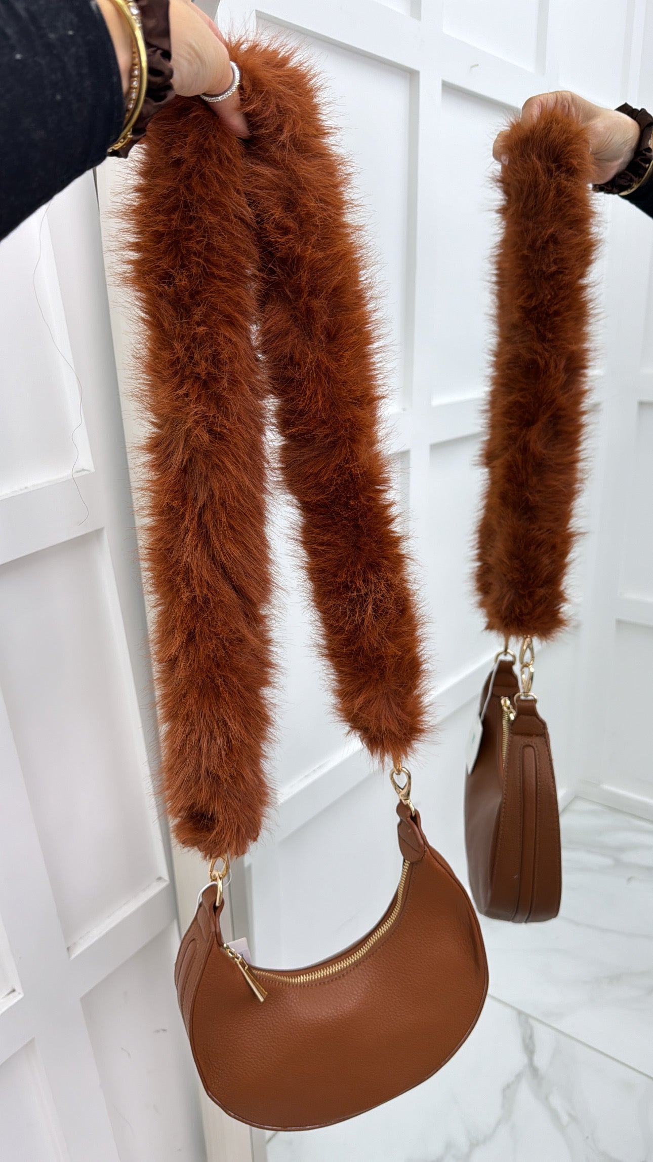 DEMI tan crossbody bag with faux fur strap