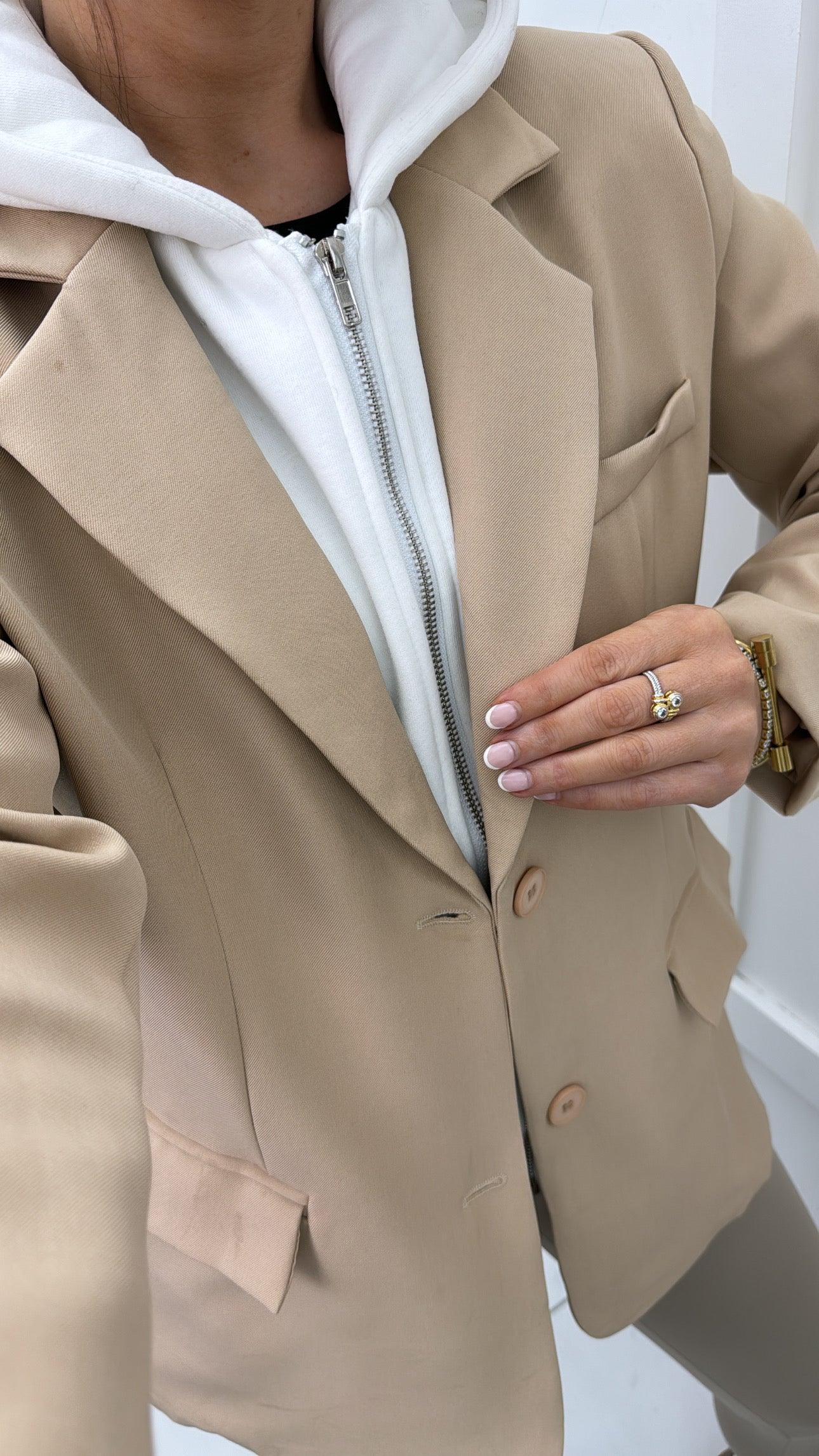 JENNA beige blazer with white hoody detail