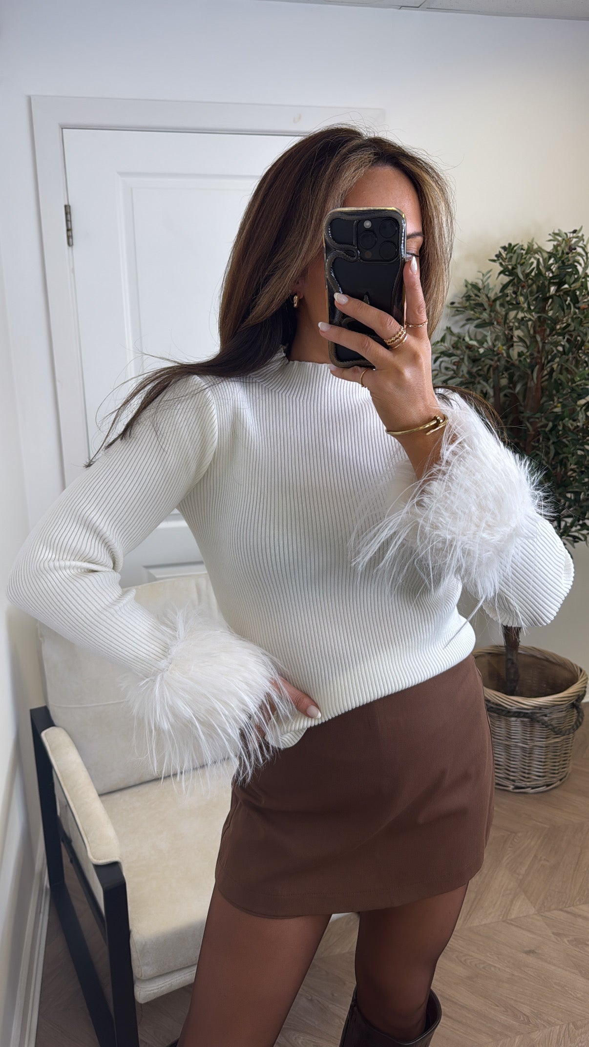 MILLY white ribbed top with fluffy cuffs